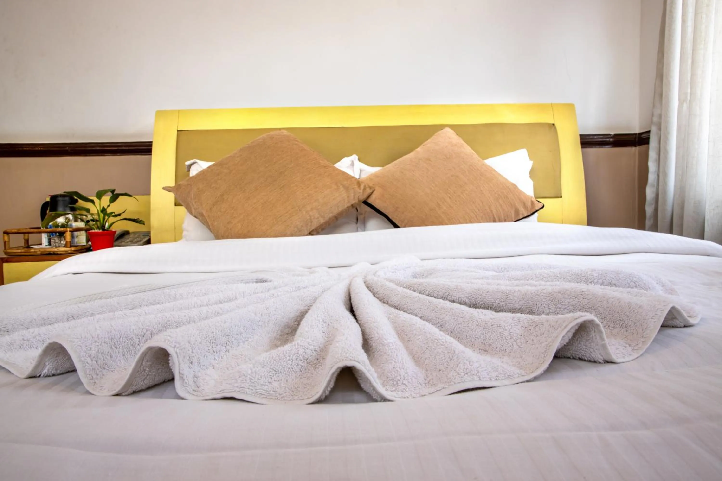 Bed in Shangrila Boutique Hotel