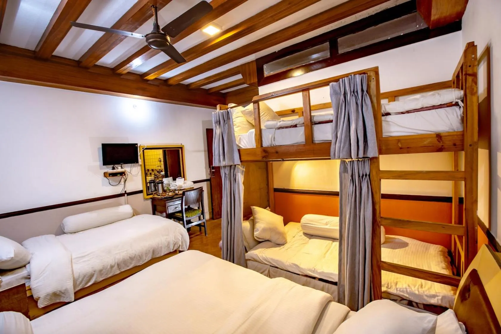 Bed in Shangrila Boutique Hotel