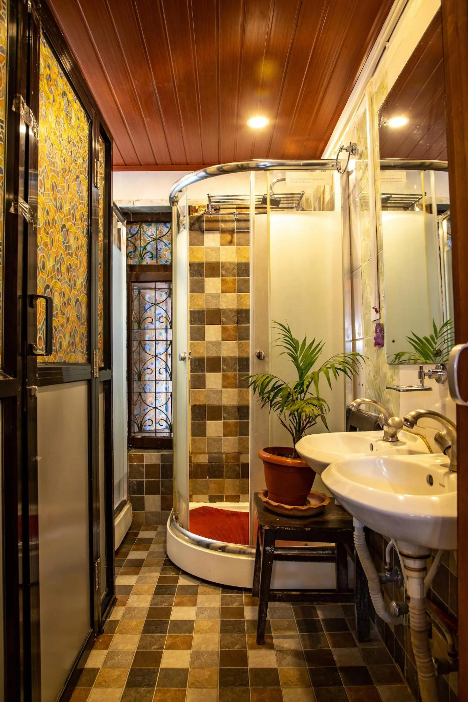 Shower in Shangrila Boutique Hotel