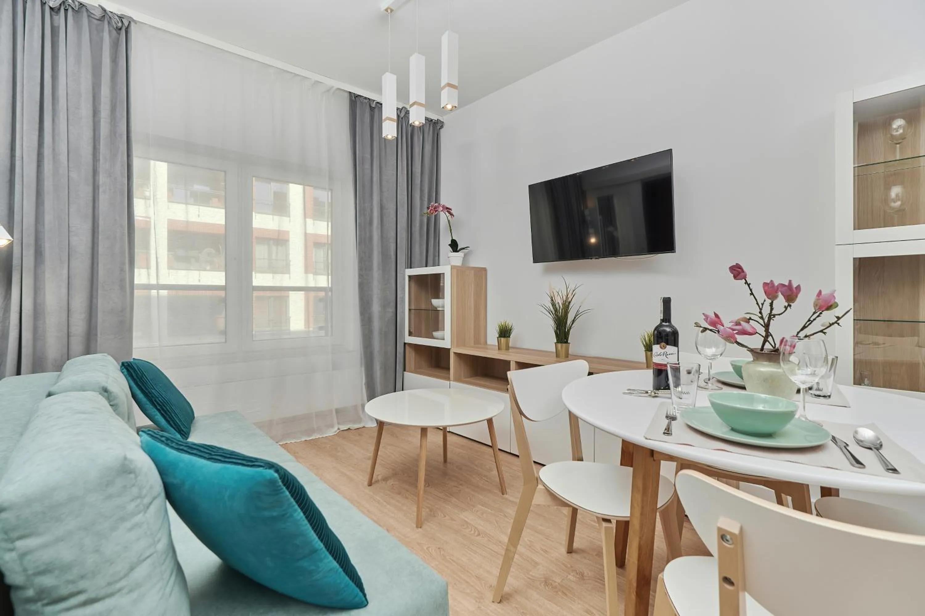 Modern Apartments Kościuszki with FREE GARAGE Wrocław by Noclegi Renters