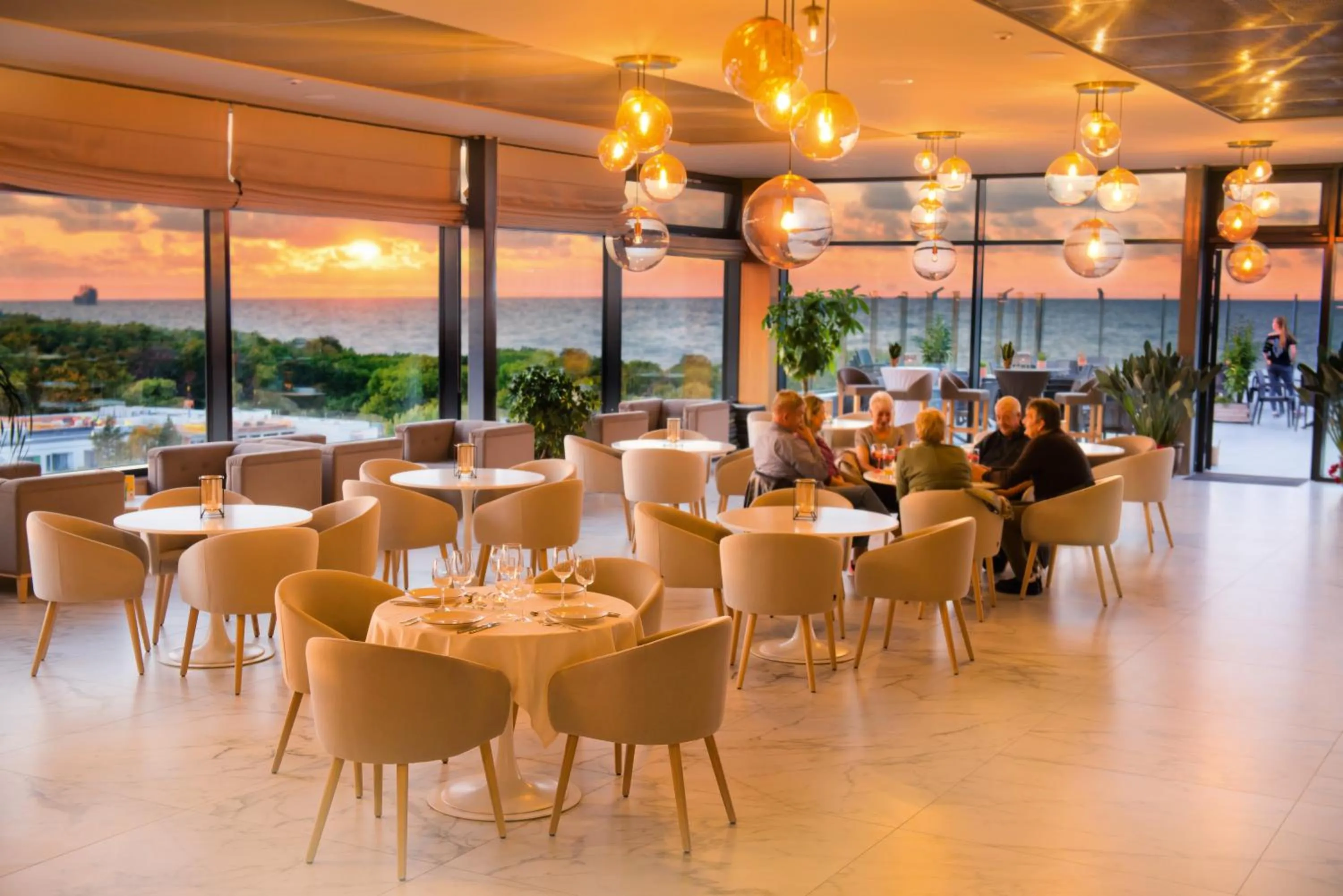 Restaurant/places to eat in Olymp IV