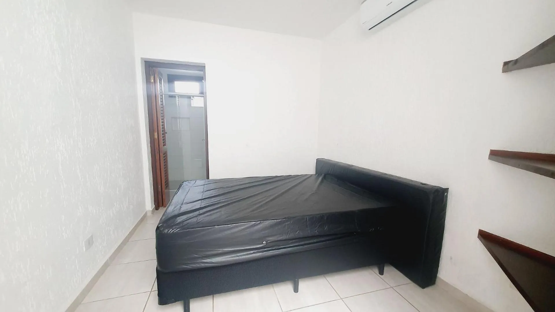 Photo of the whole room, Bed in Espetacular, 6 suítes, Varanda Gourmet, Bilhar, Pebolim, Praia dos Sonhos