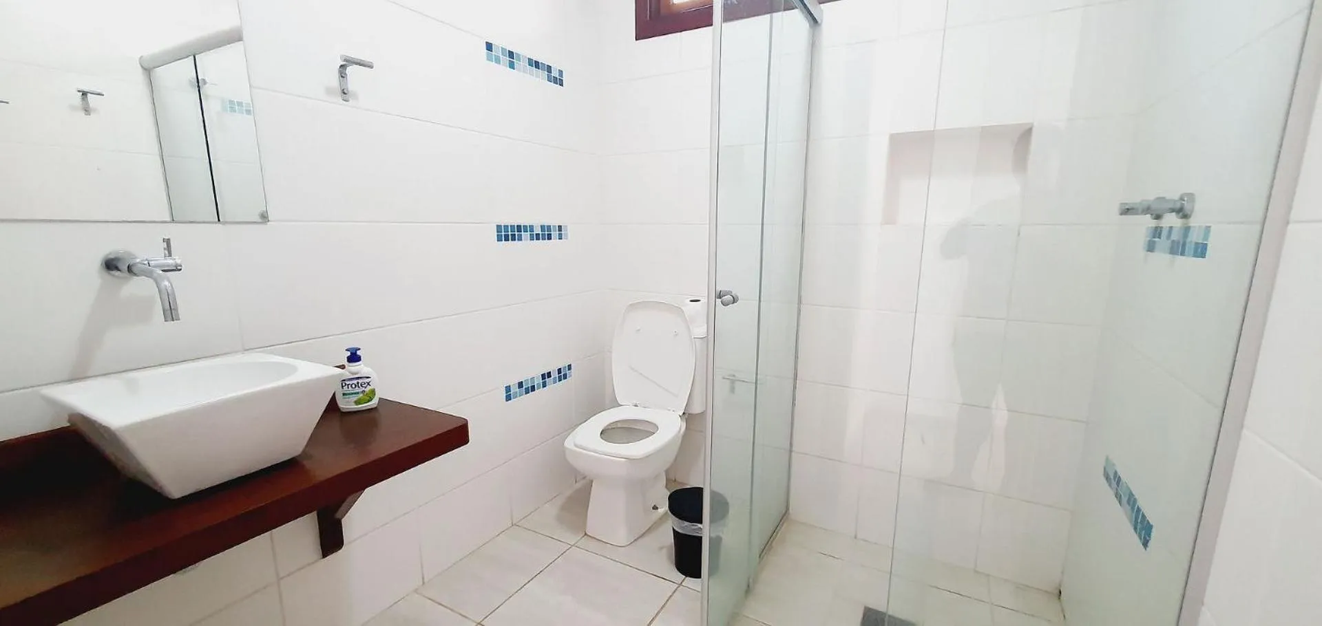 Bathroom in Espetacular, 6 suítes, Varanda Gourmet, Bilhar, Pebolim, Praia dos Sonhos