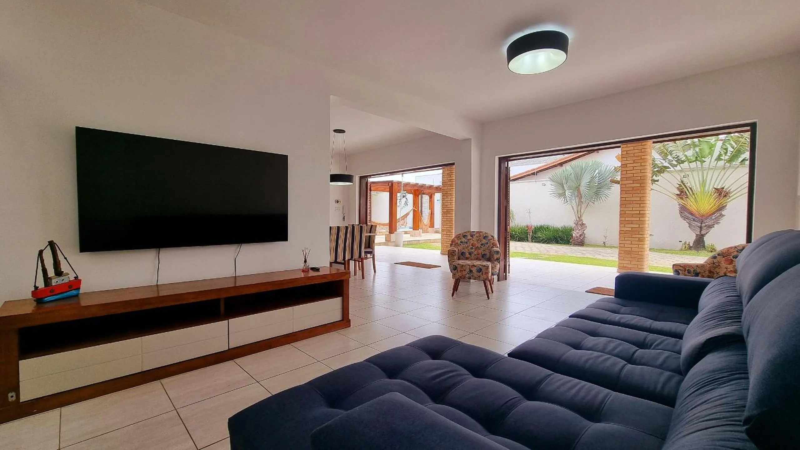 Communal lounge/ TV room in Espetacular, 6 suítes, Varanda Gourmet, Bilhar, Pebolim, Praia dos Sonhos