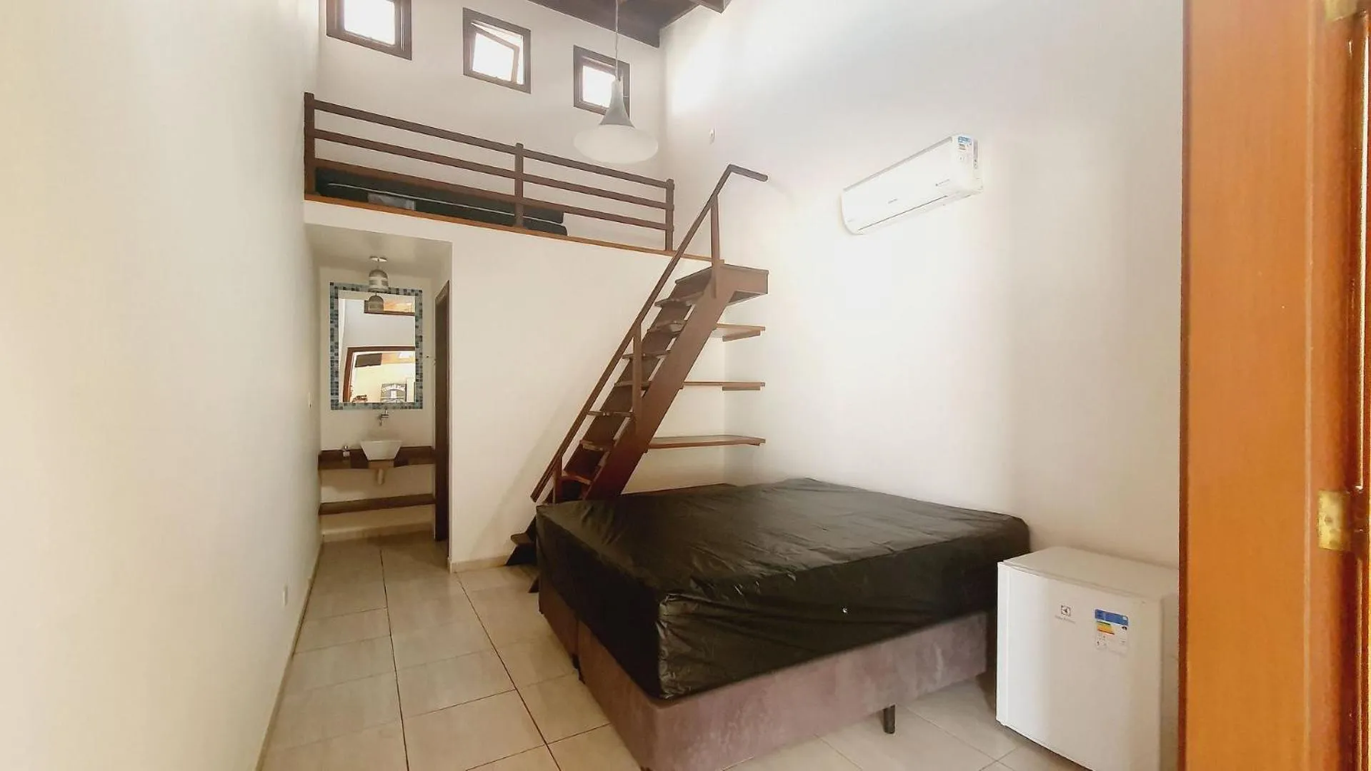 Photo of the whole room, Bed in Espetacular, 6 suítes, Varanda Gourmet, Bilhar, Pebolim, Praia dos Sonhos