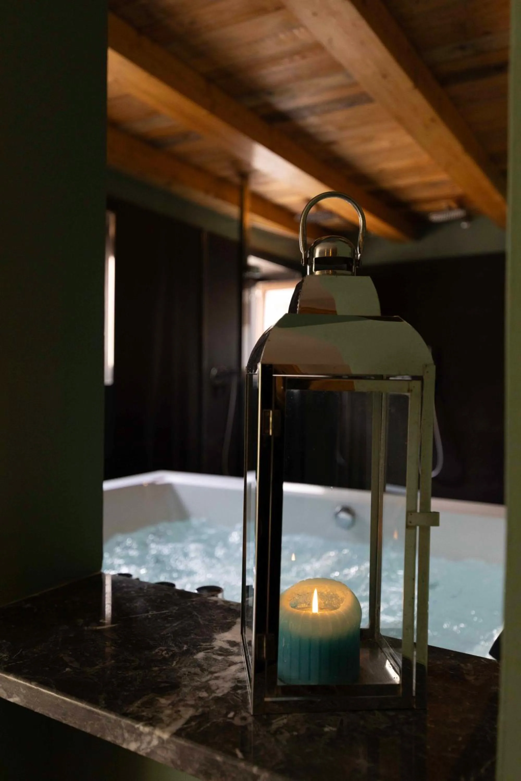 Hot Tub in Divisi Suites & SPA