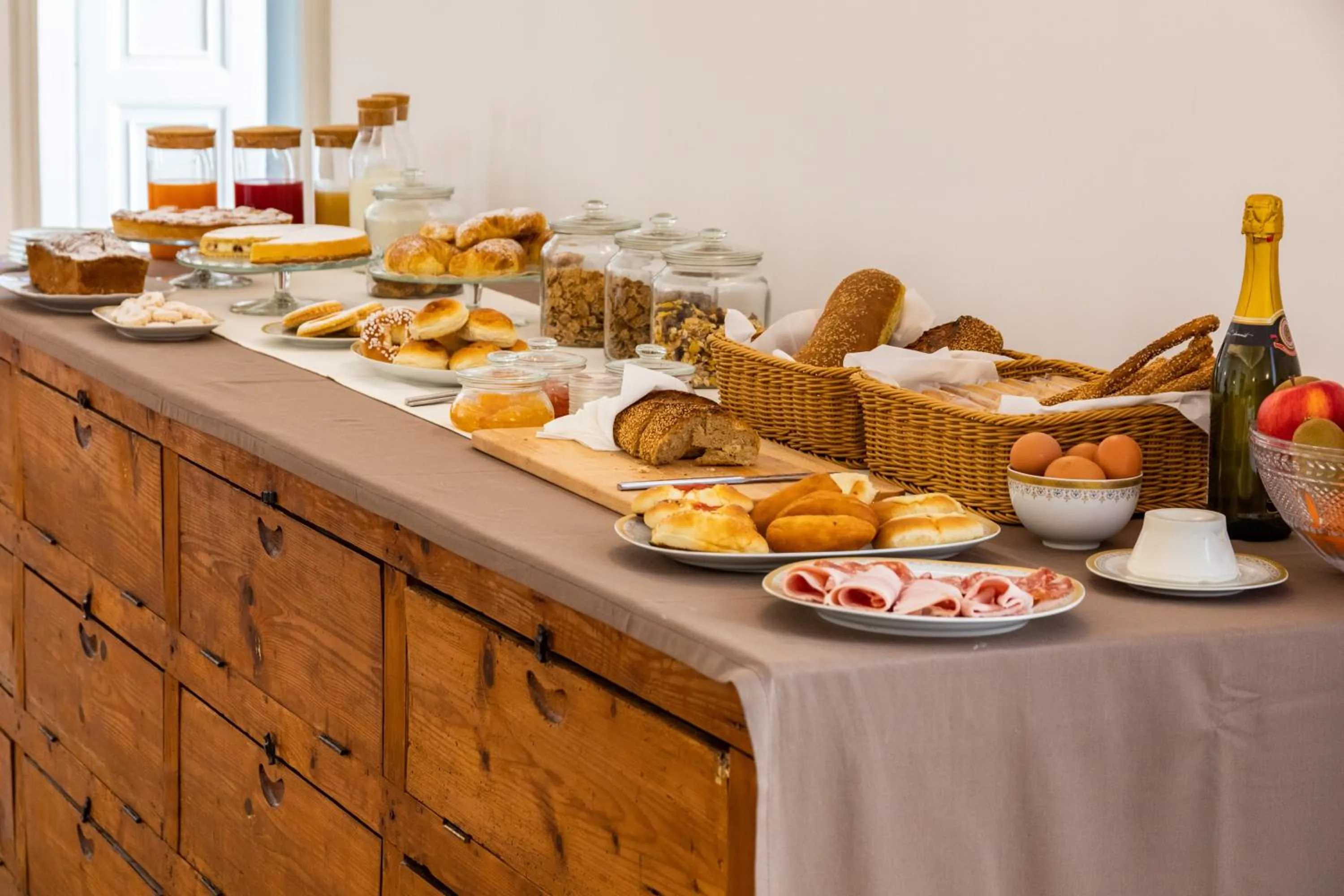 Breakfast in Divisi Suites & SPA