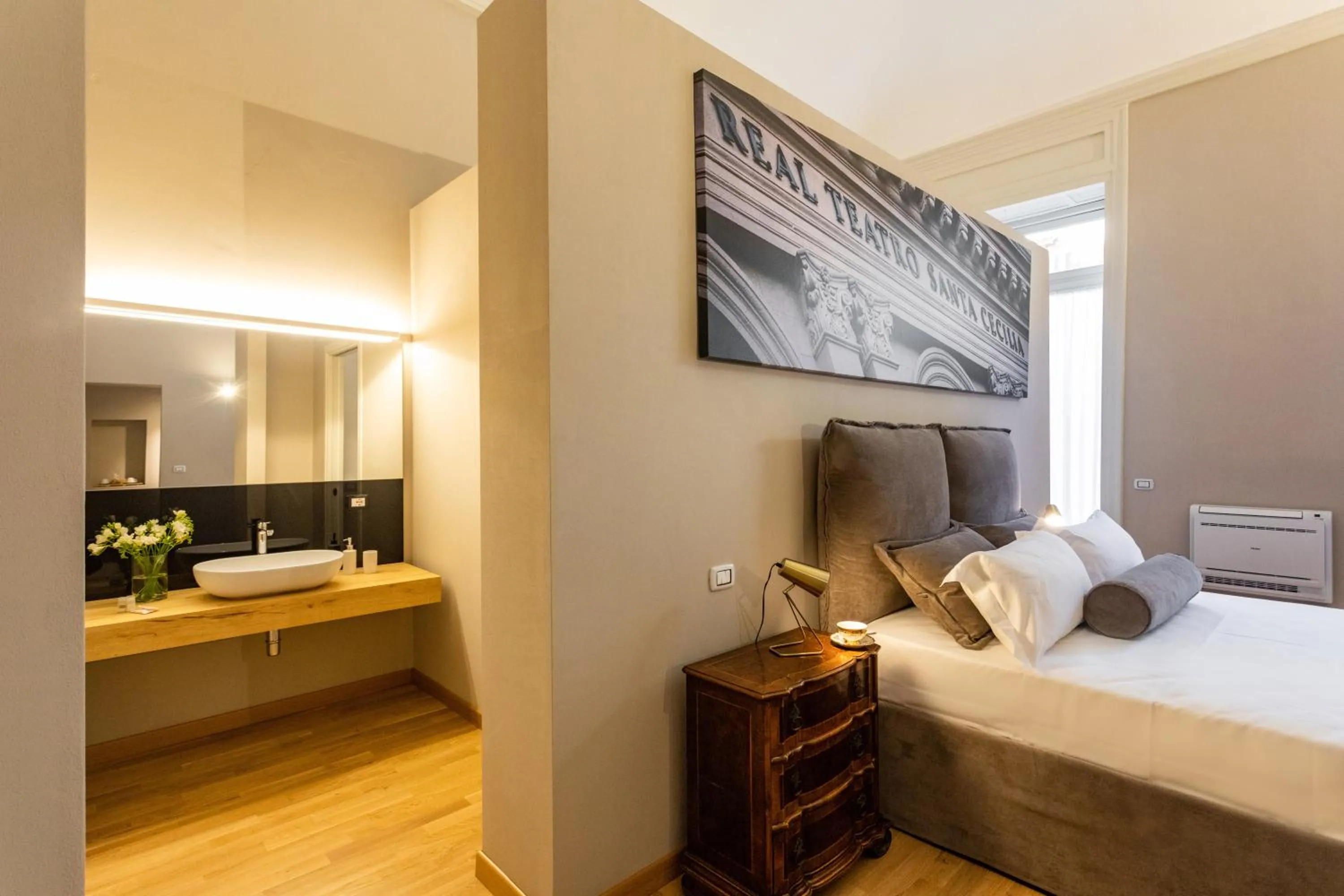 Photo of the whole room, Bed in Divisi Suites & SPA