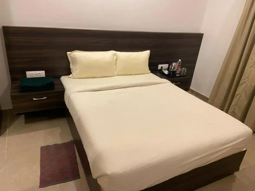 Bed in AARYA MANSION V One Hotel Bed in AARYA MANSION V One Hotel
