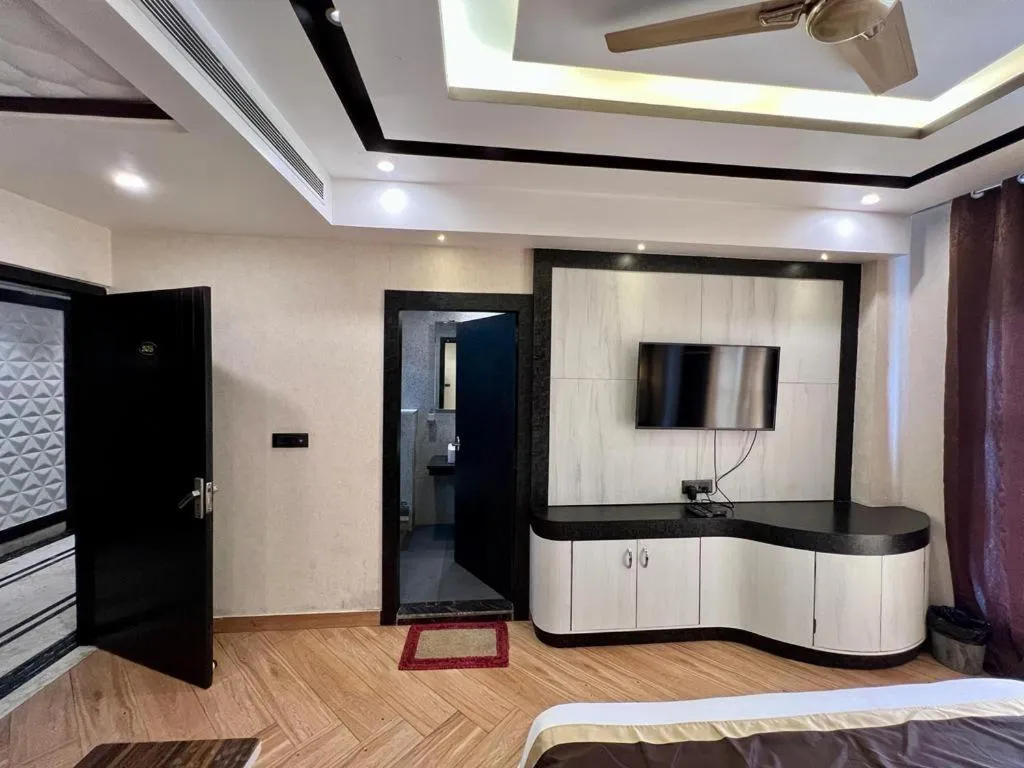 TV and multimedia in HOTEL PLEASANT VIEW