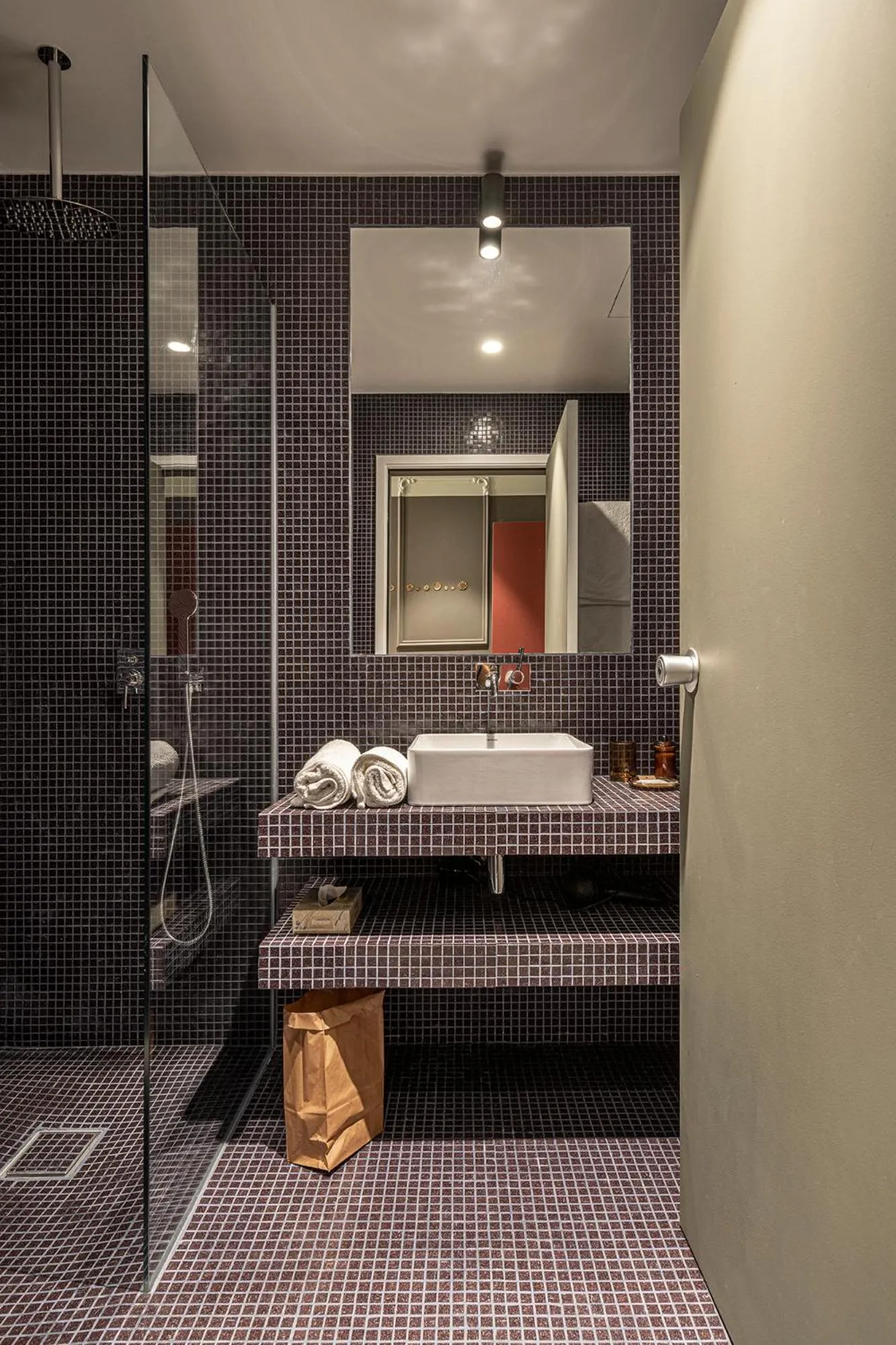 Bathroom, Bed in toctoctoc lisboa