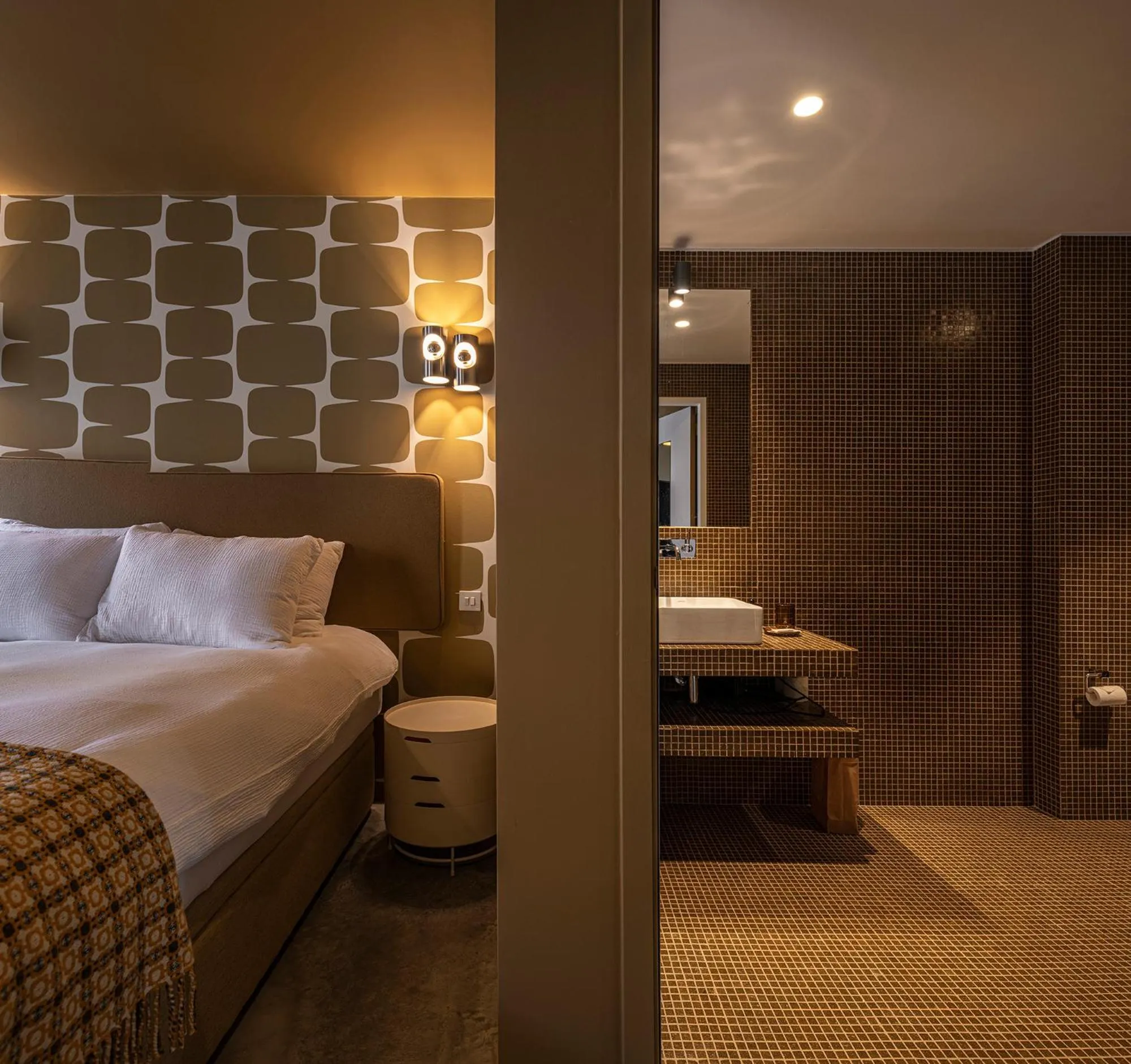 Bathroom, Bed in toctoctoc lisboa