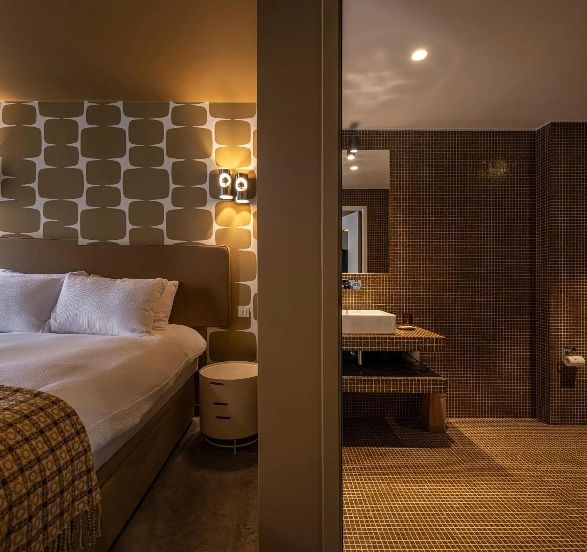 Deluxe Double Room with Balcony in toctoctoc lisboa Deluxe Double Room with Balcony in toctoctoc lisboa