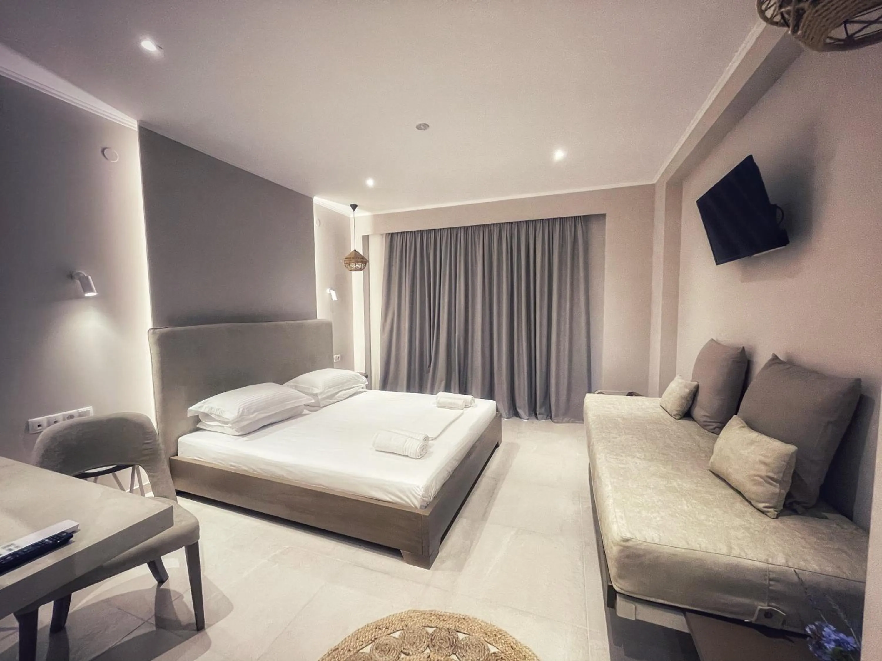 Scarabeo Suites & Villas Parga