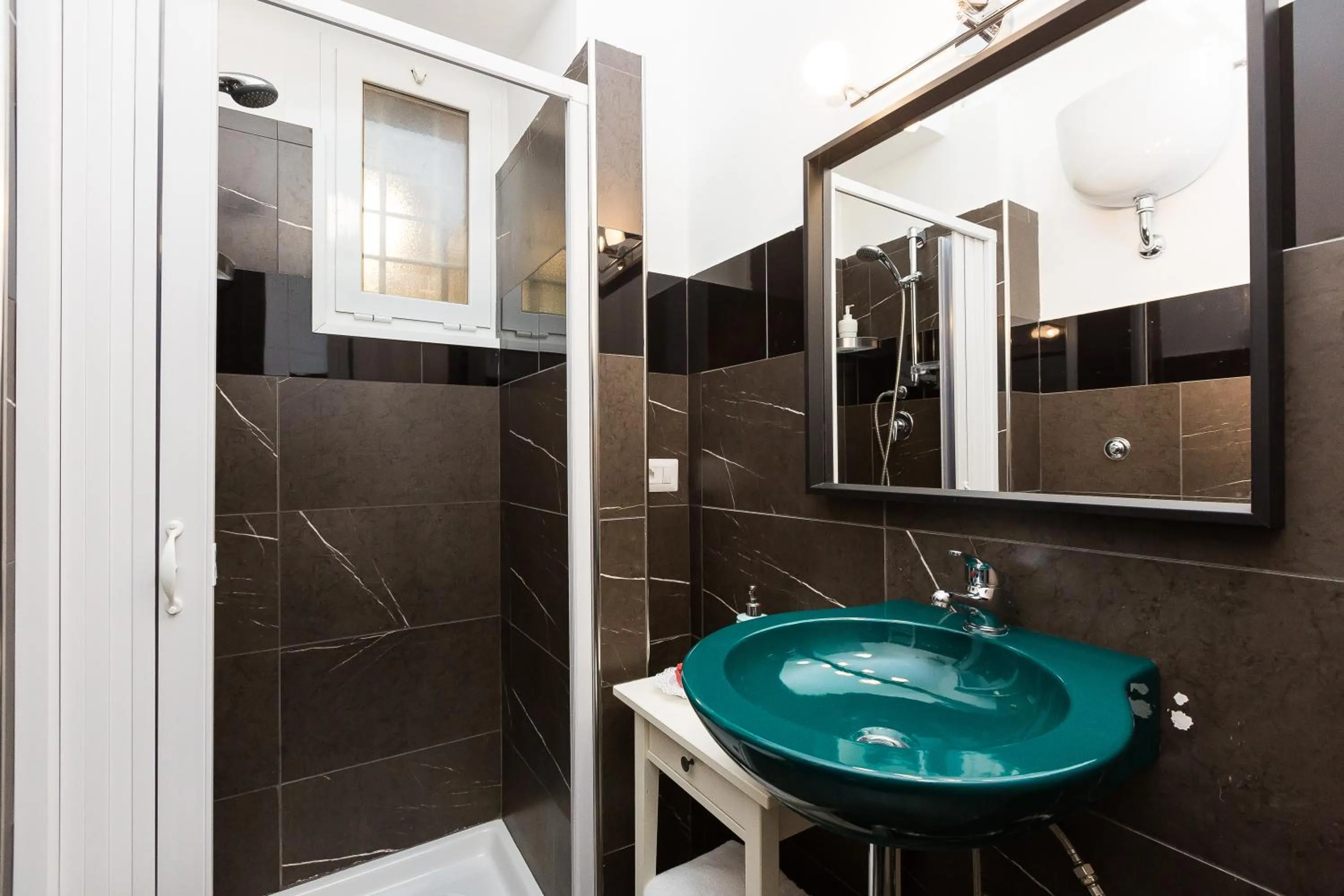 Shower in San Peter Angels