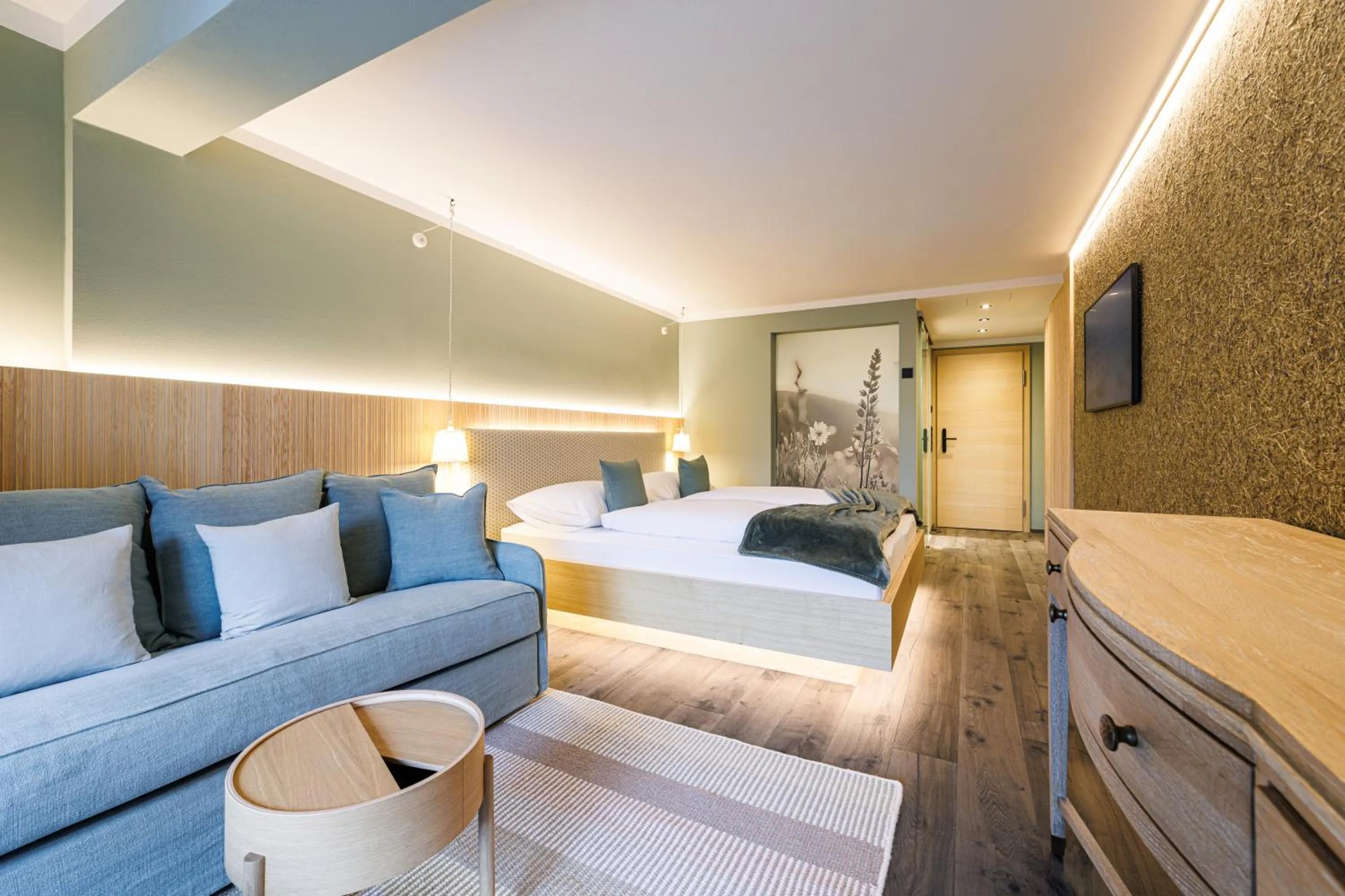 Photo of the whole room, Bed in Romantikhotel Zell am See