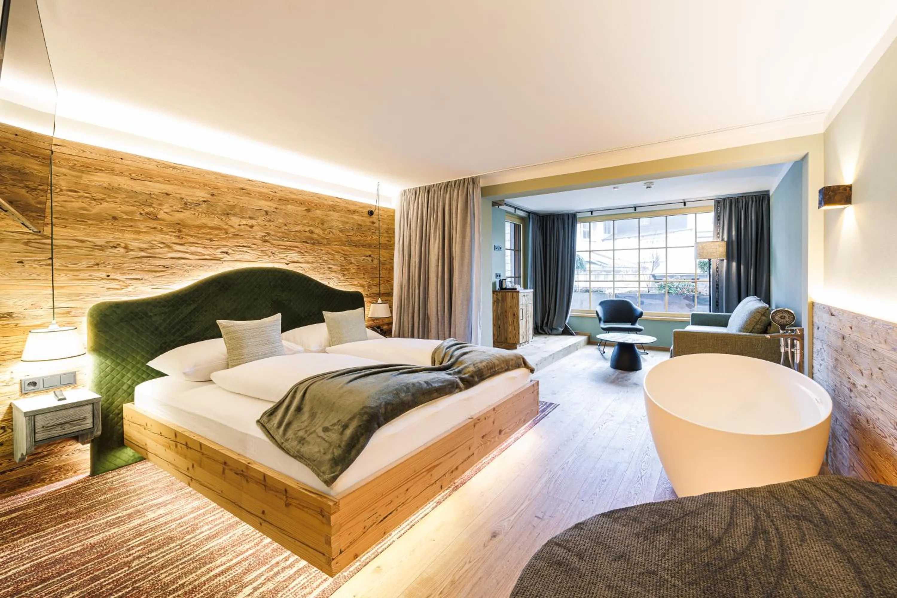 Photo of the whole room, Bed in Romantikhotel Zell am See