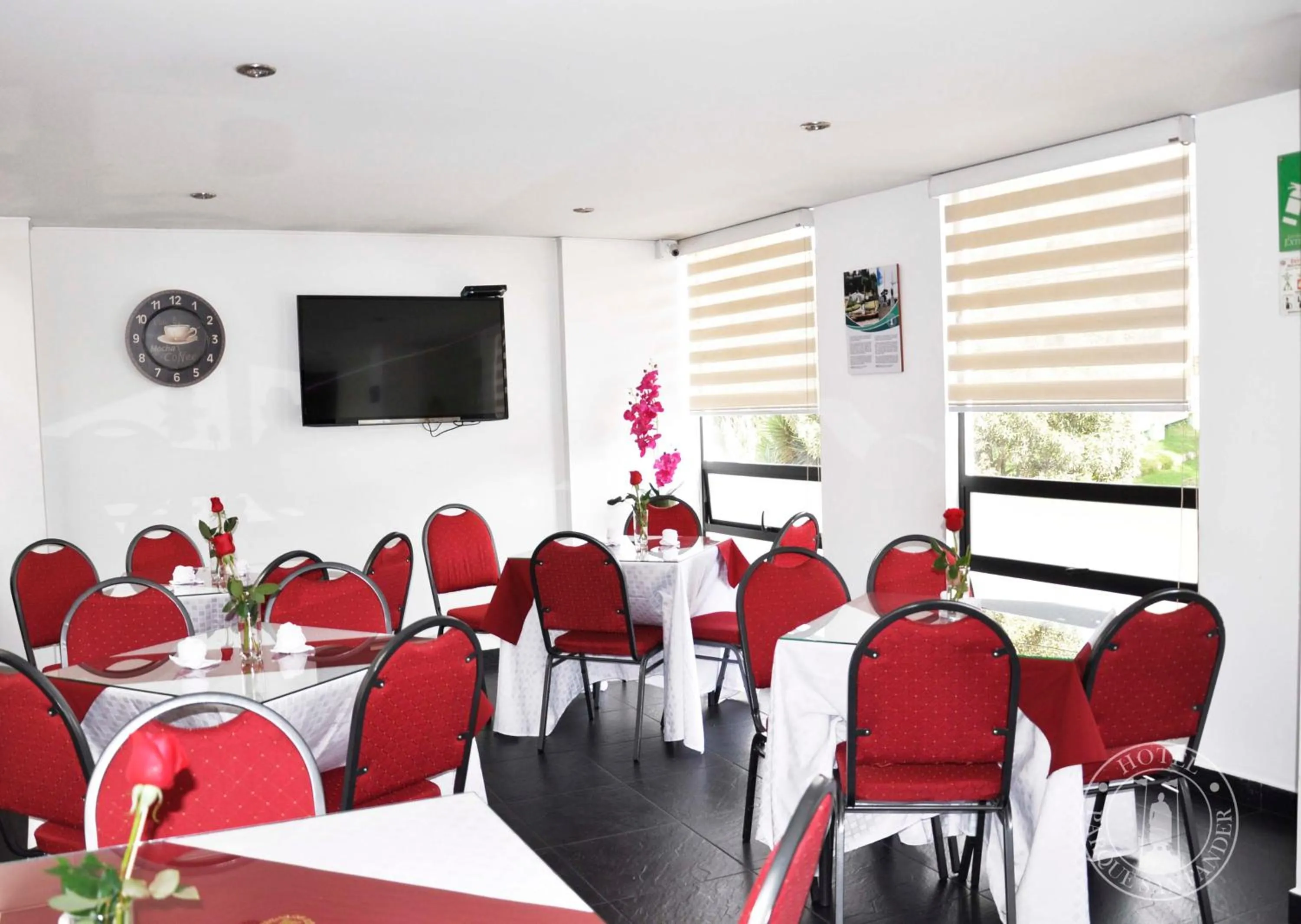 Communal lounge/ TV room in Hotel Parque Santander Tunja