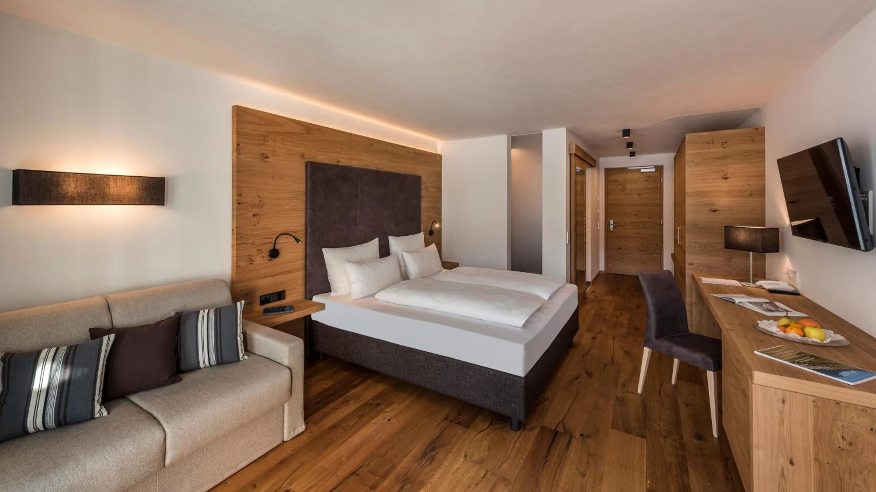 Photo of the whole room, Bed in Eden Boutique Hotel