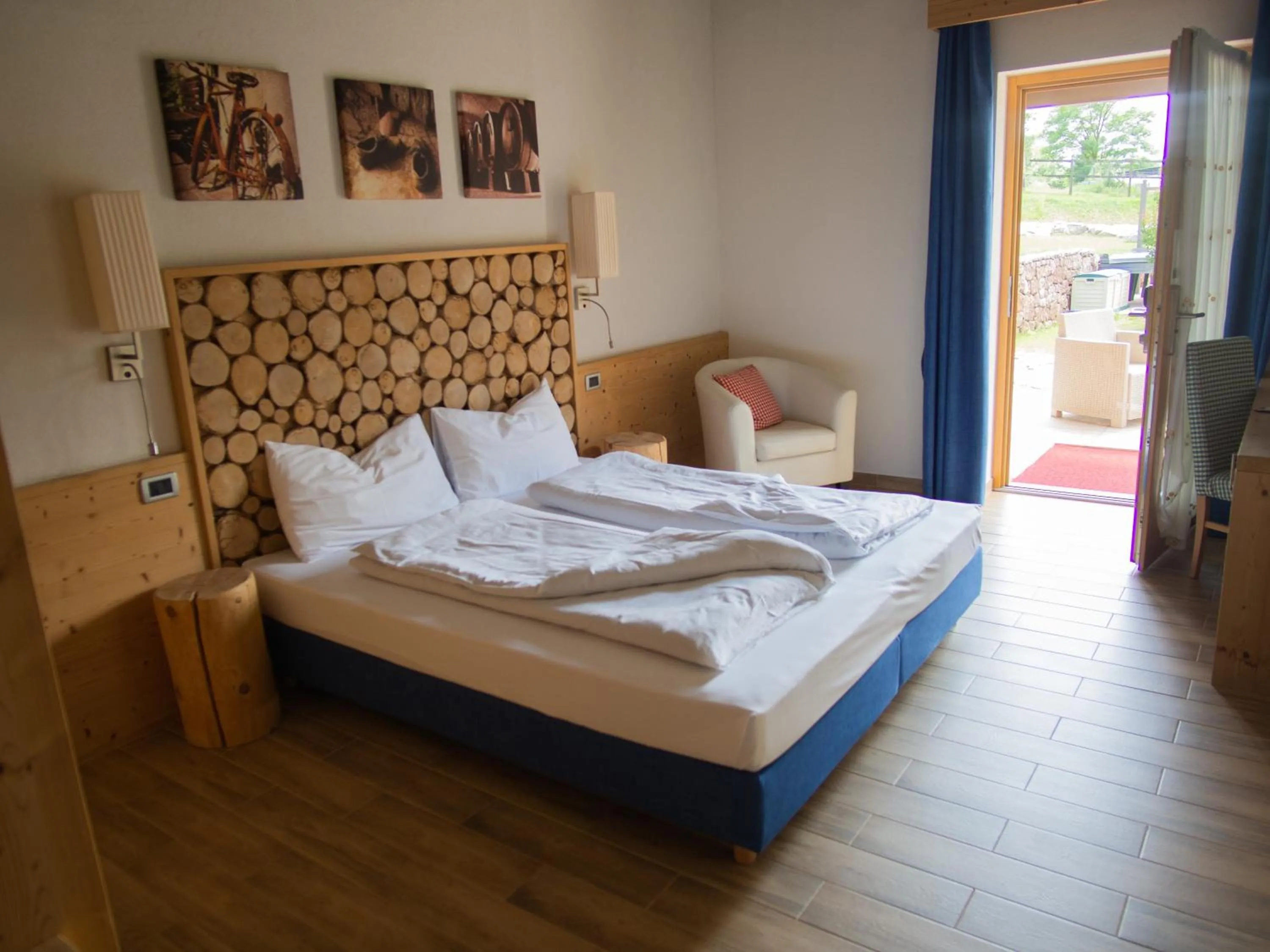 Photo of the whole room, Bed in RTA Hotel Le Vallene