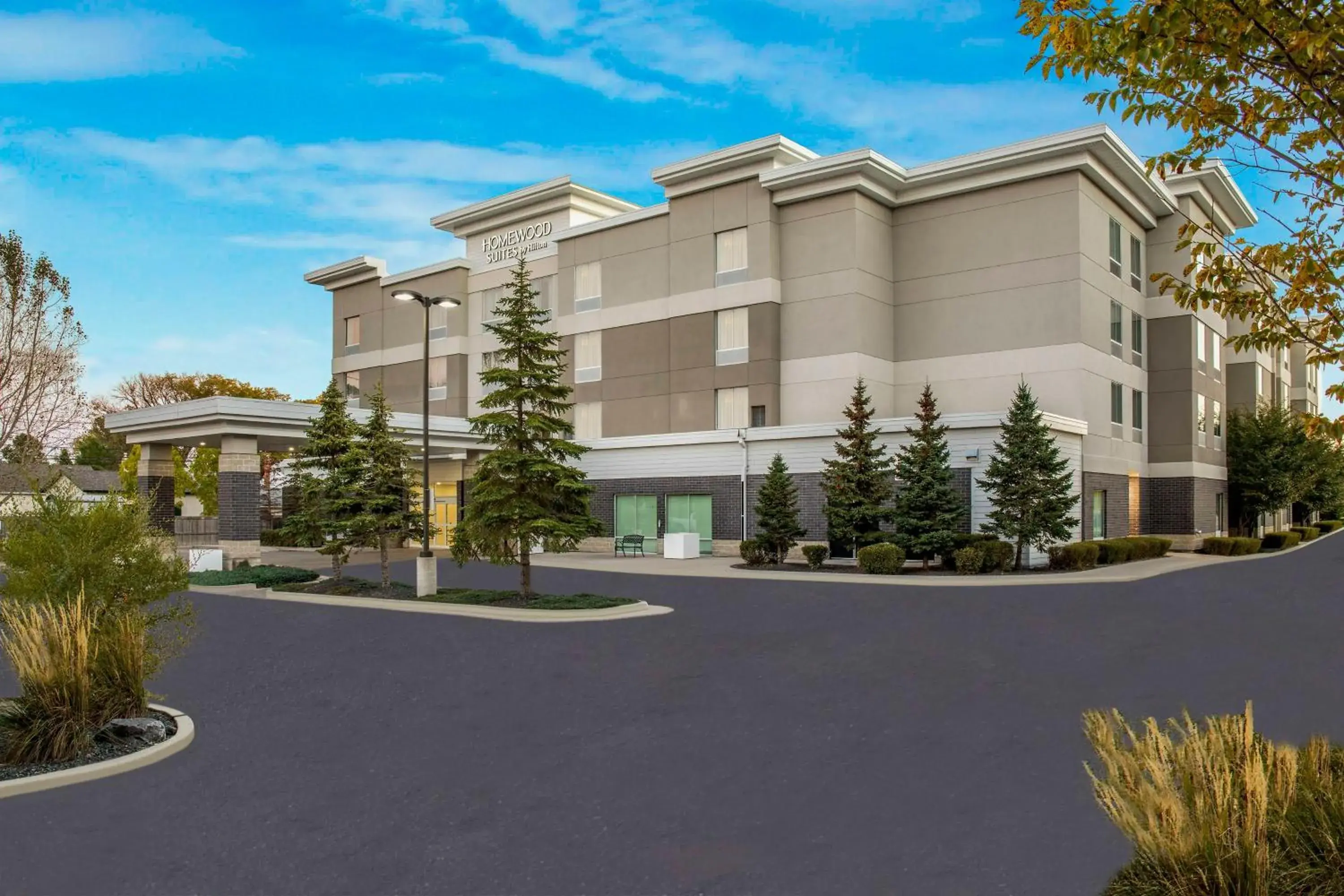 Property building in Homewood Suites by Hilton Winnipeg Airport - Polo Park Property building in Homewood Suites by Hilton Winnipeg Airport - Polo Park