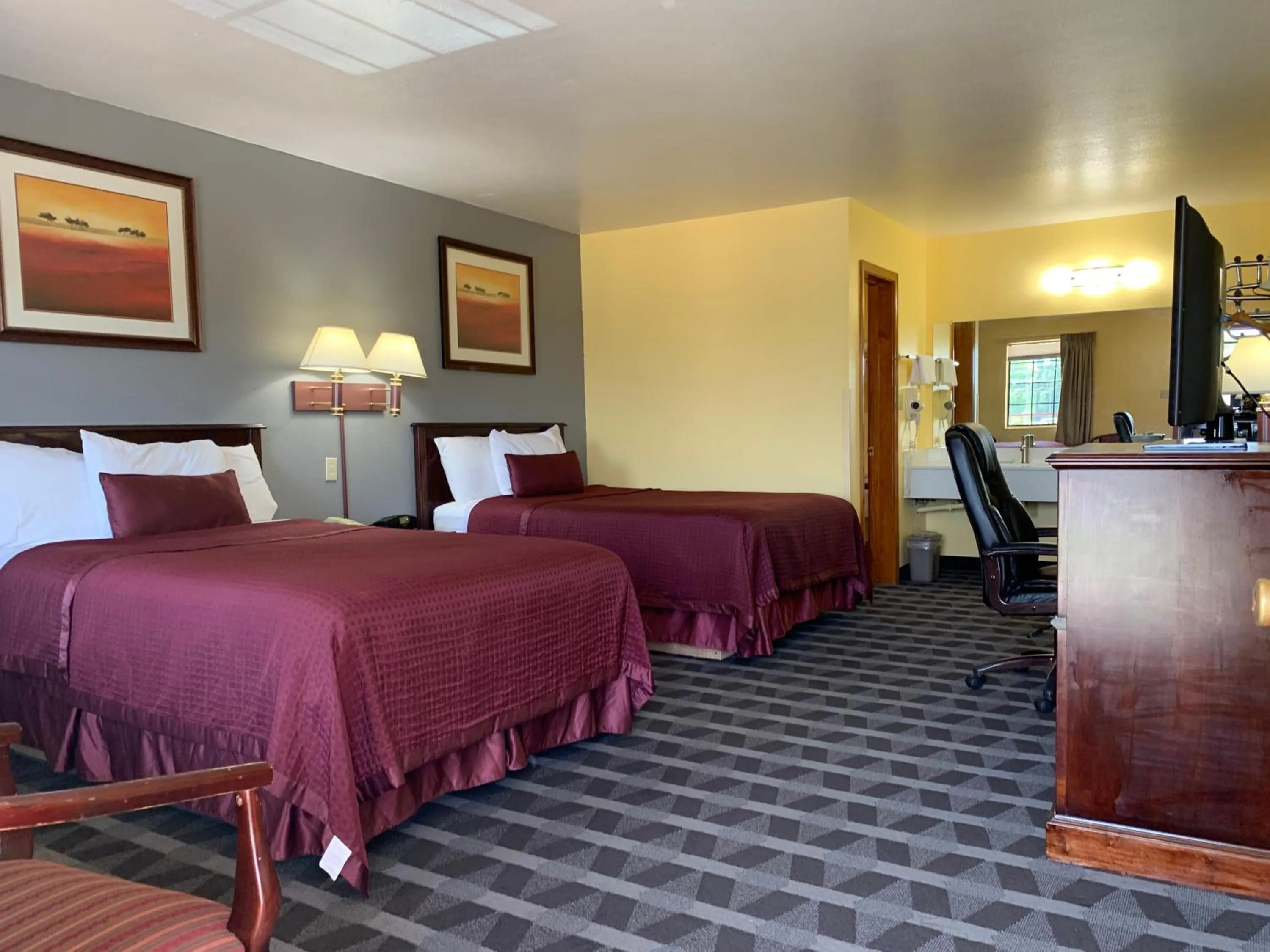 Photo of the whole room, Bed in Southern Nights Motel