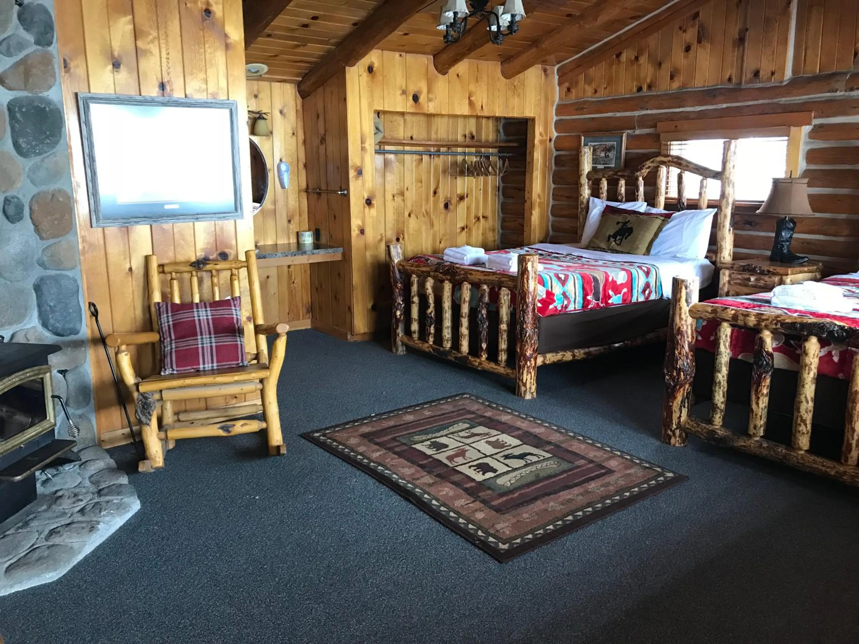 Photo of the whole room in Heart Six Ranch