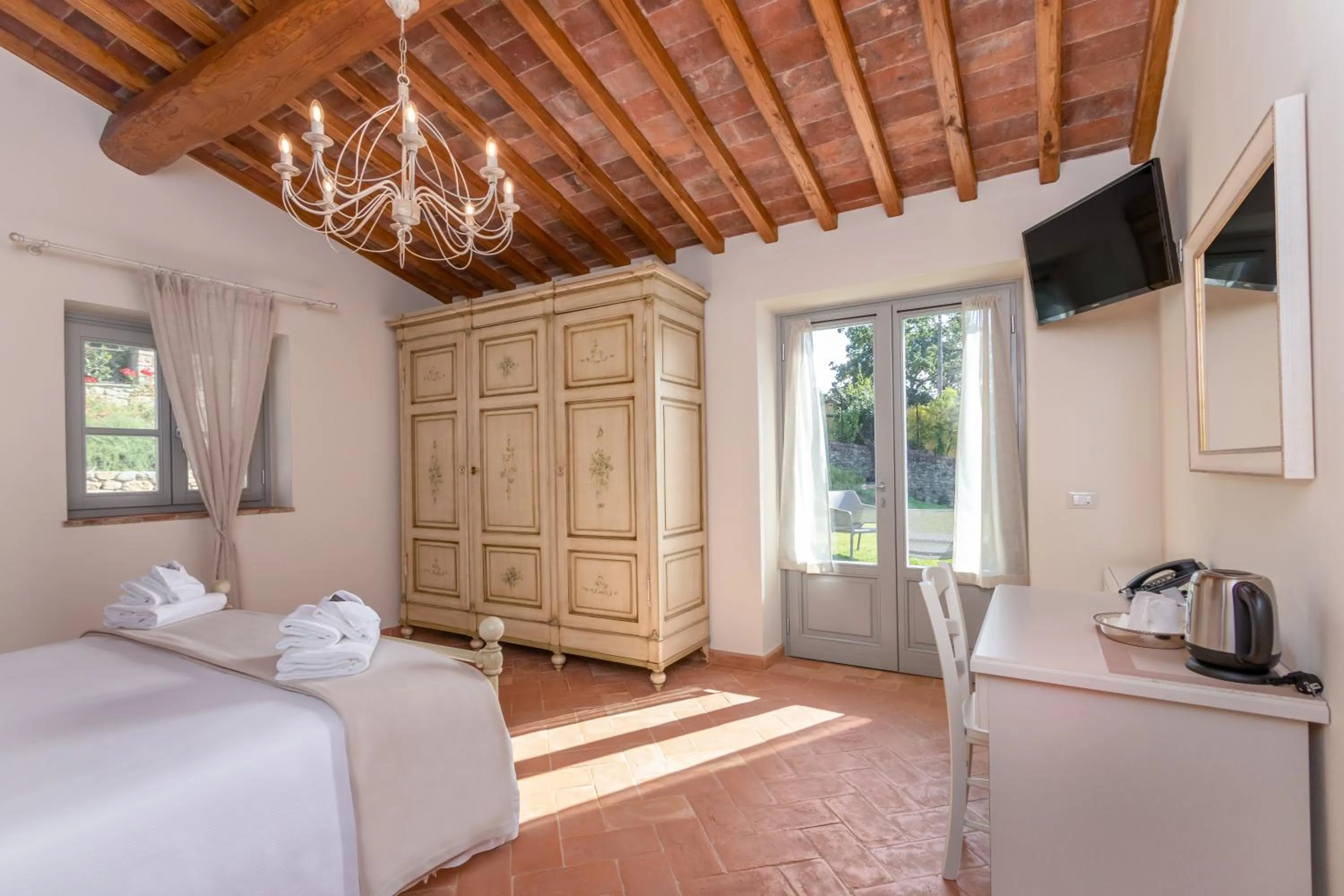 Bedroom, Bed in Chimera Tuscany Resort