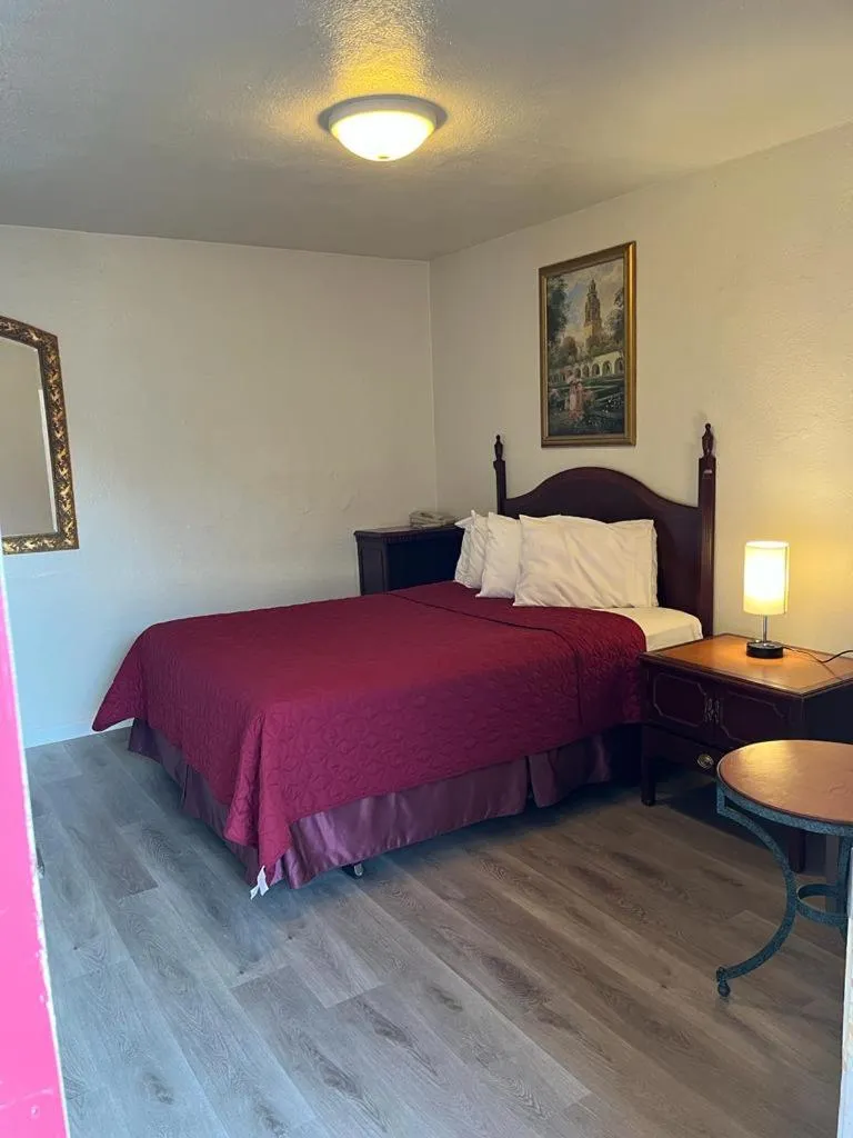 Bed in Economy Inn Paso Robles