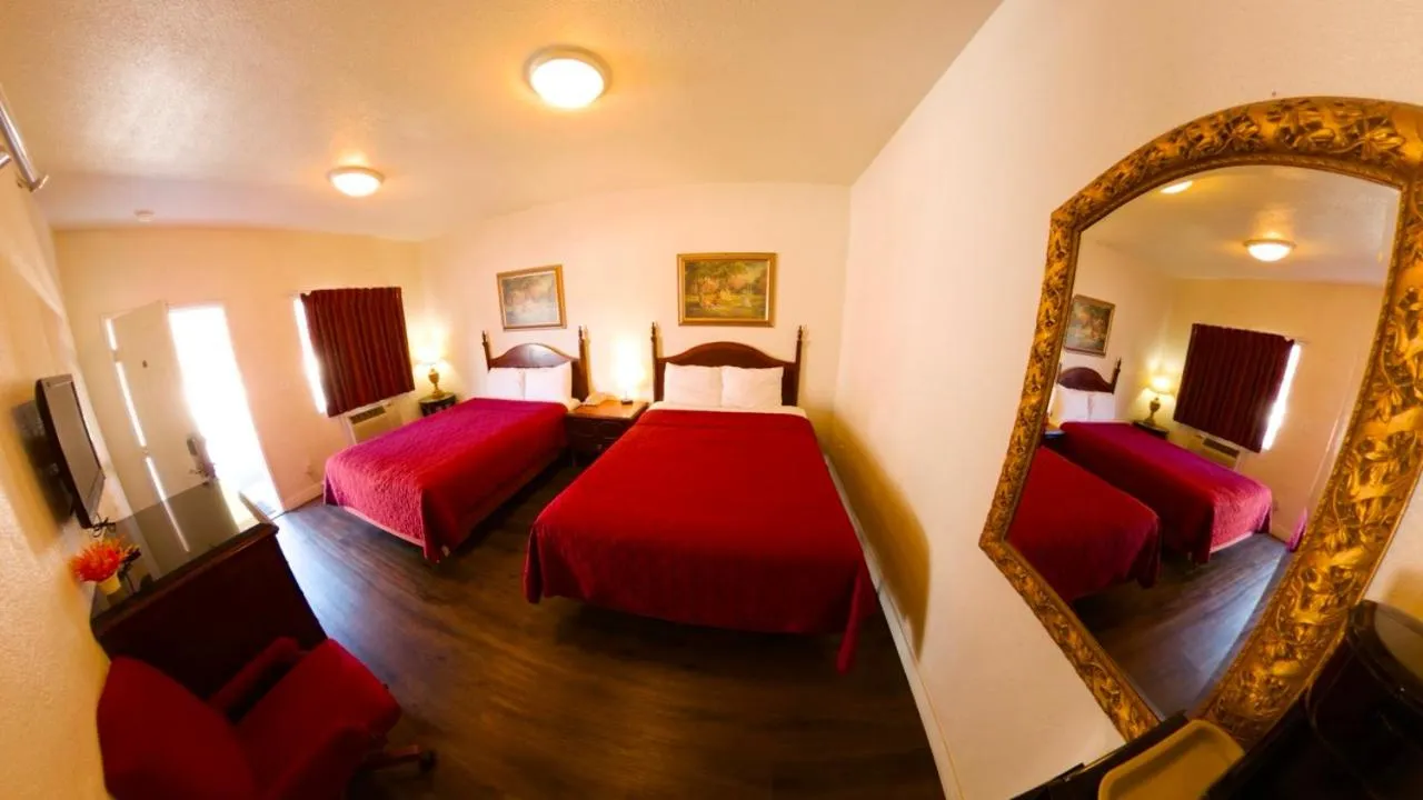 Bed in Economy Inn Paso Robles