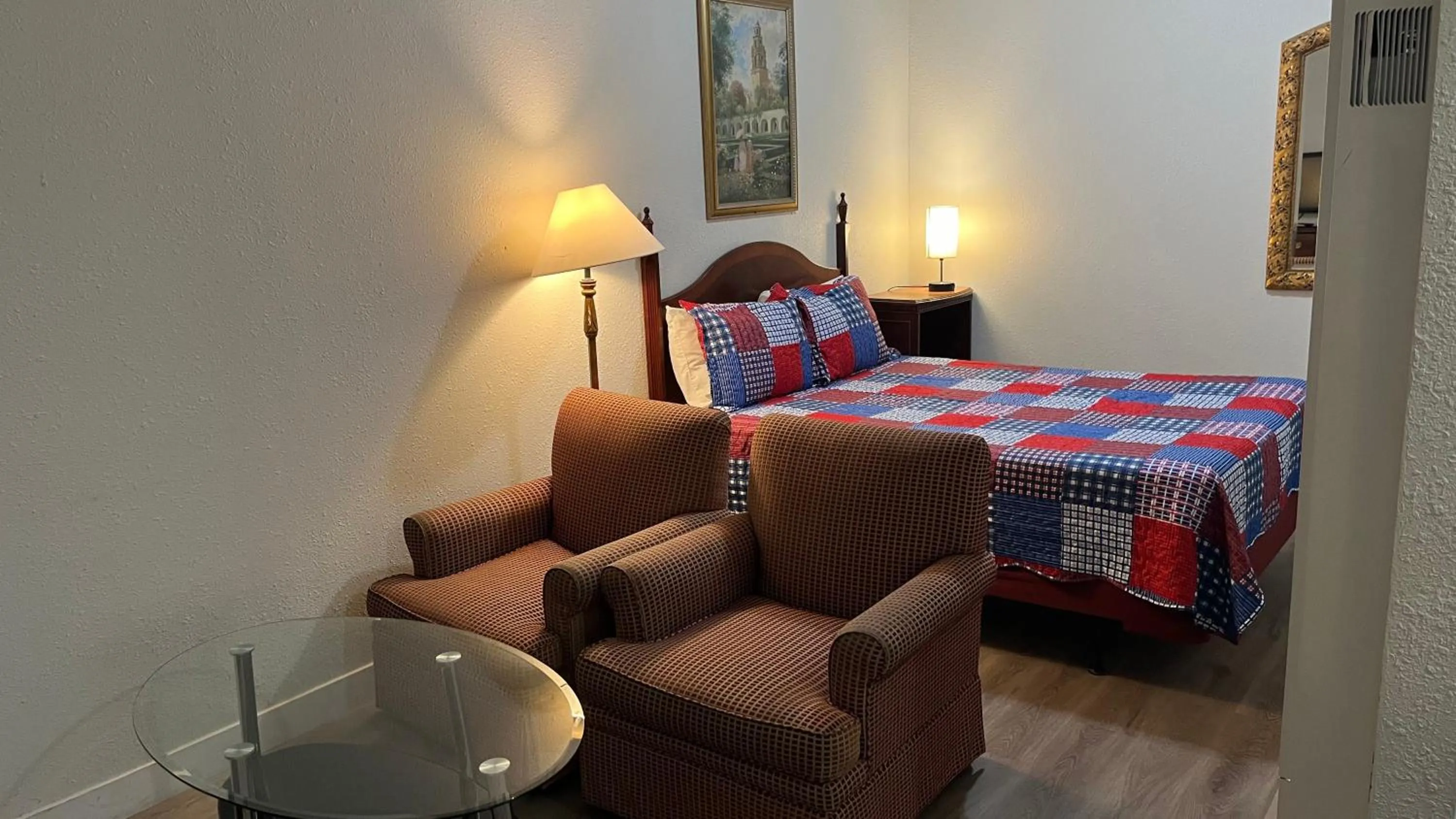 Bed in Economy Inn Paso Robles