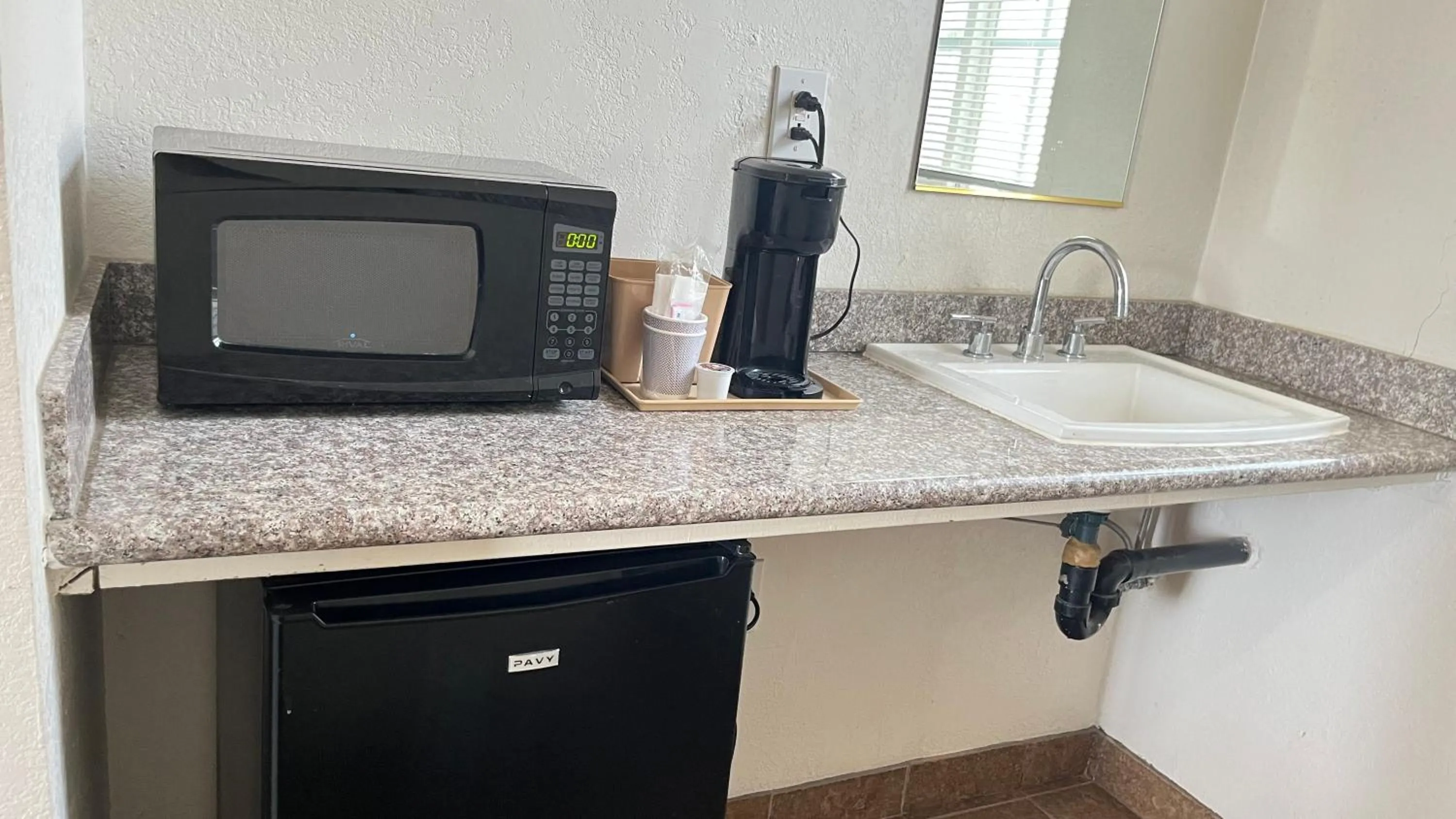 minibar in Economy Inn Paso Robles