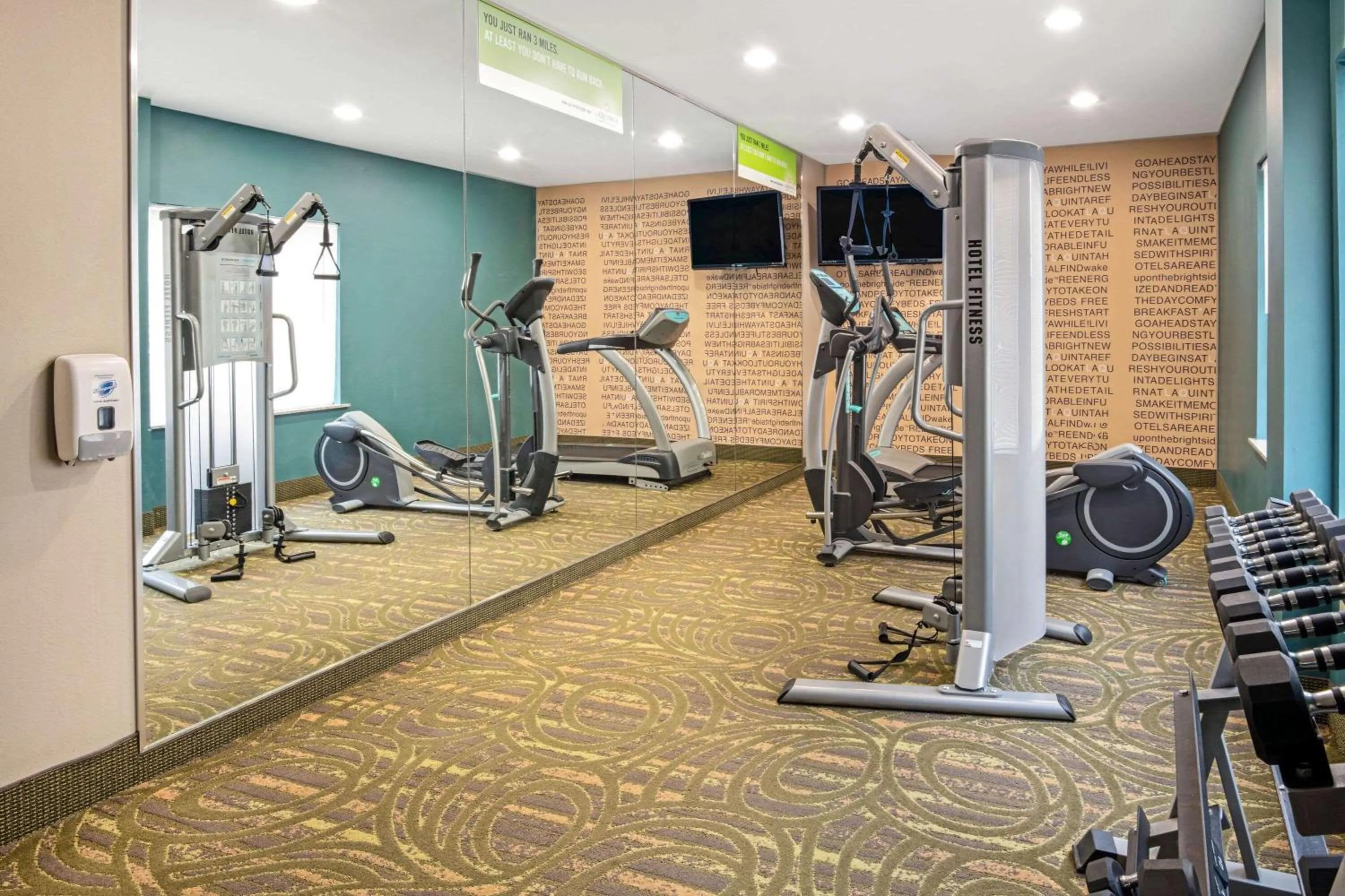 Fitness centre/facilities in La Quinta Inn & Suites by Wyndham Durant