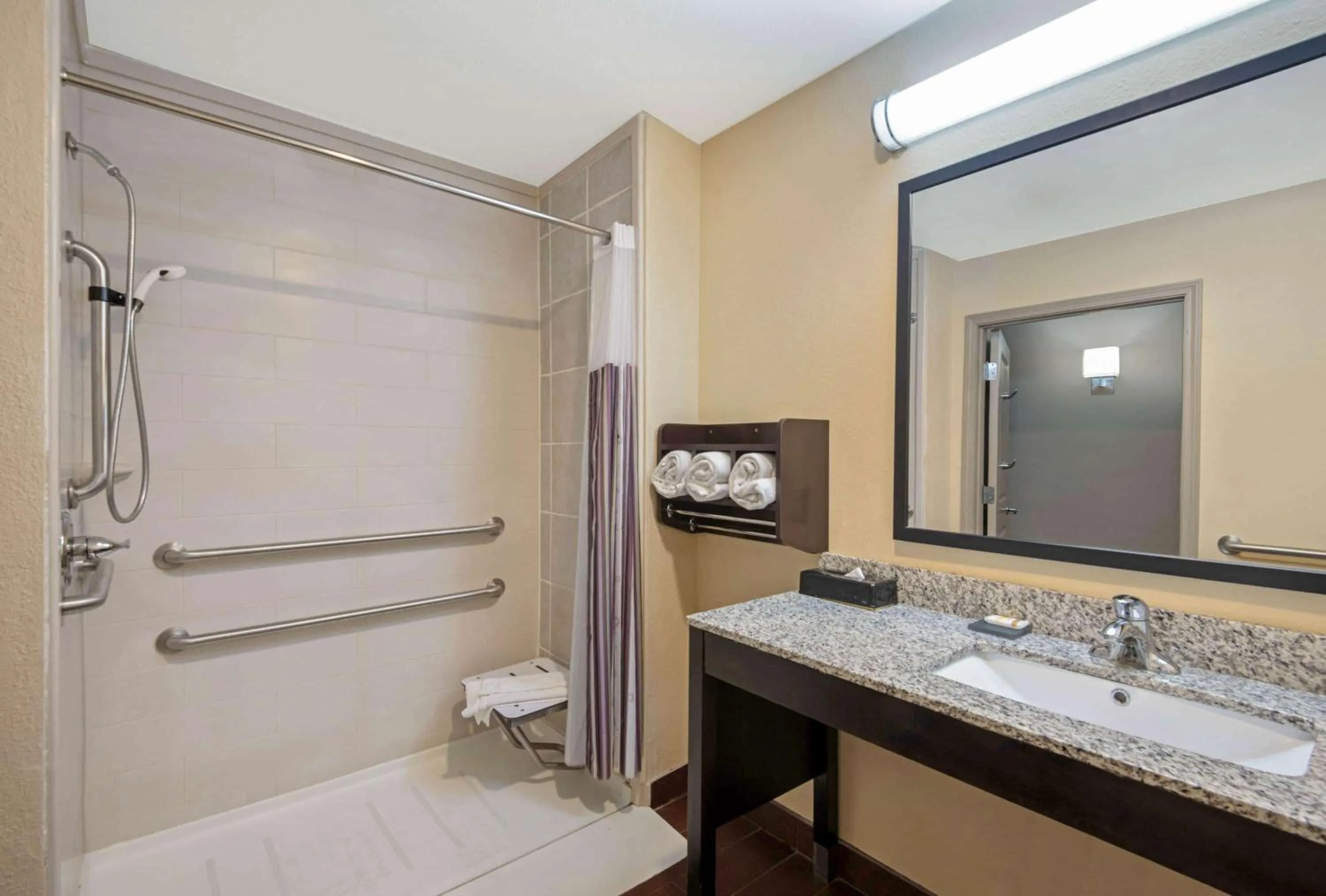 Shower in La Quinta Inn & Suites by Wyndham Durant