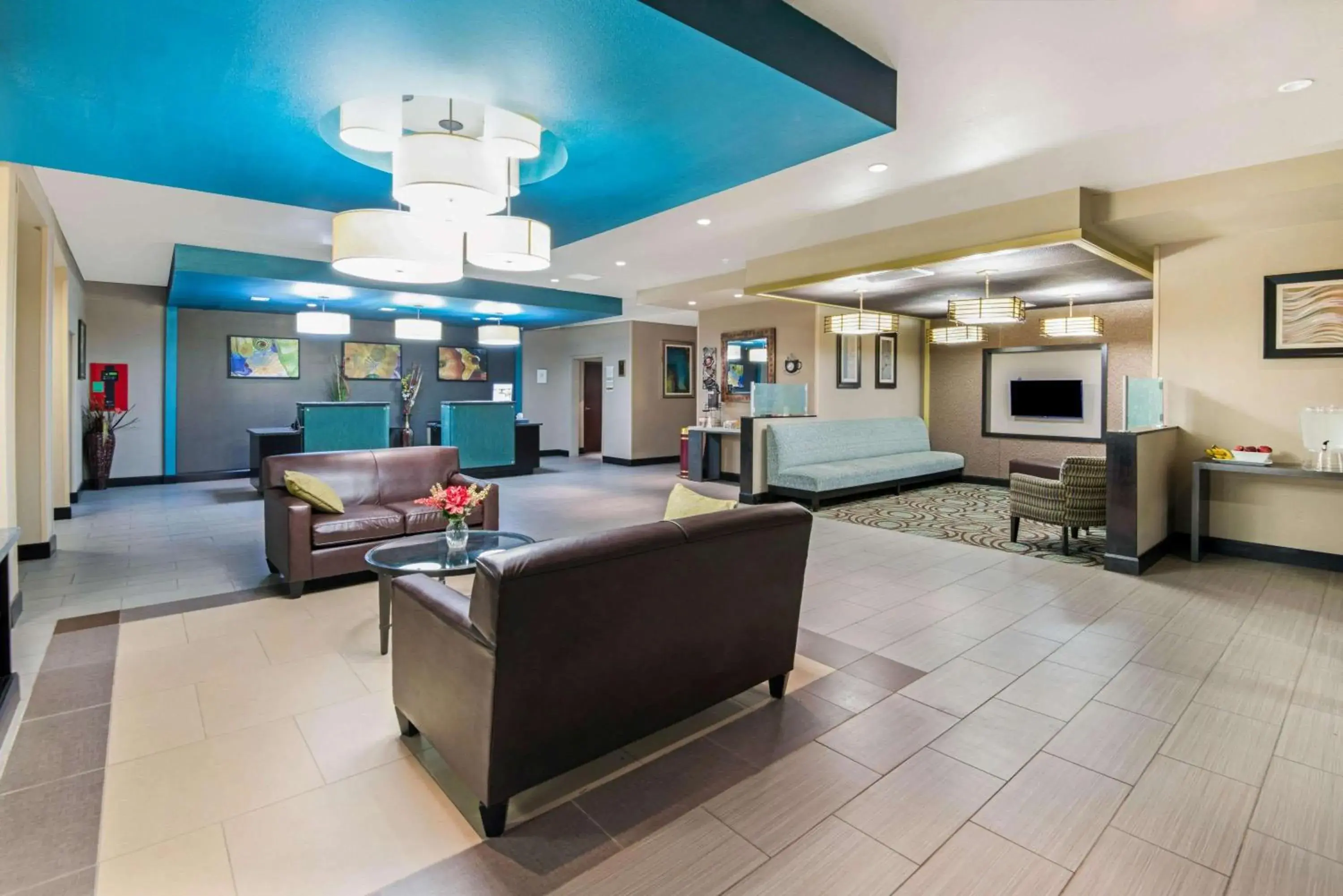 Lobby or reception in La Quinta Inn & Suites by Wyndham Durant Lobby or reception in La Quinta Inn & Suites by Wyndham Durant
