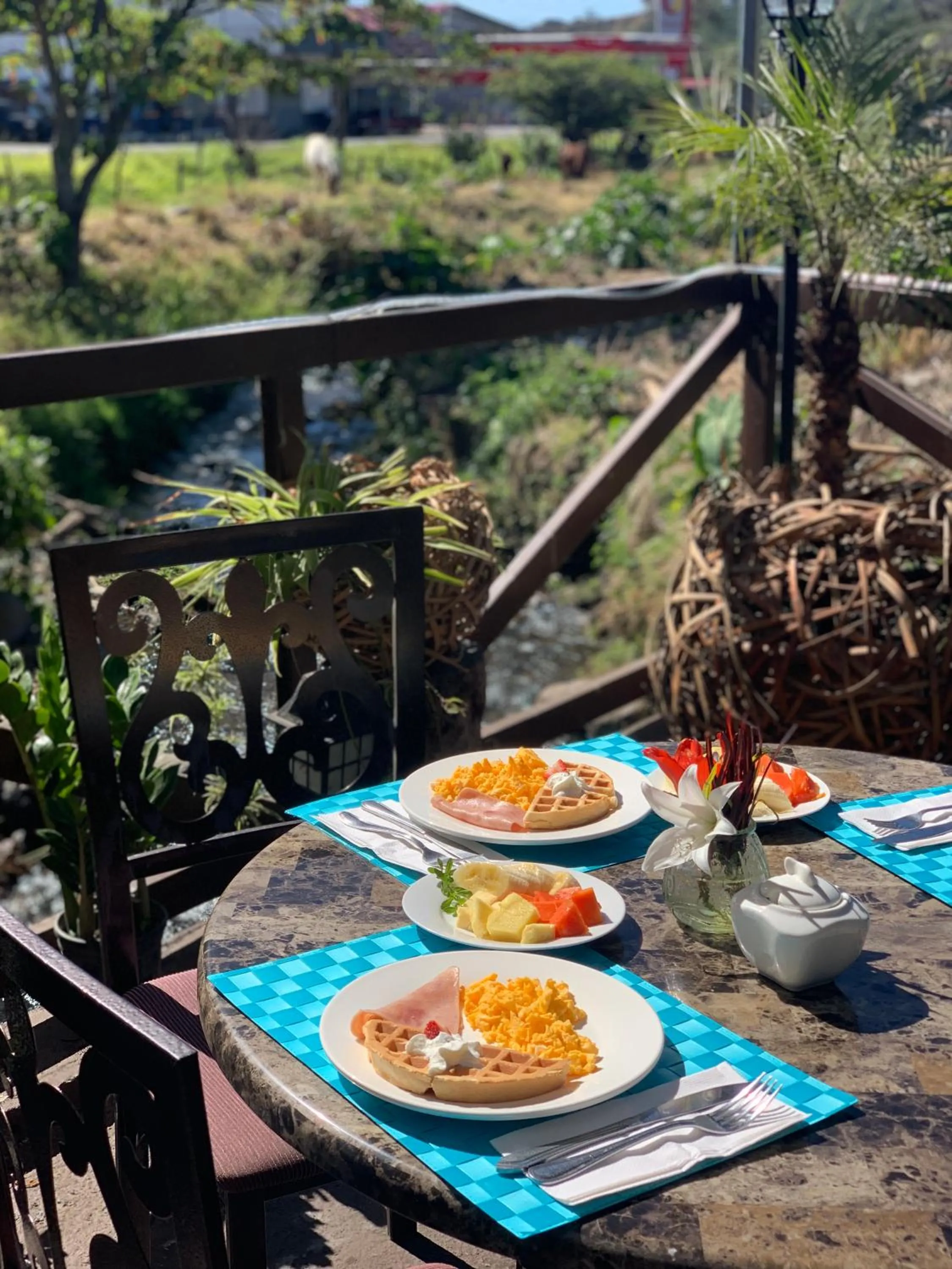 Breakfast in Stone Cabins
