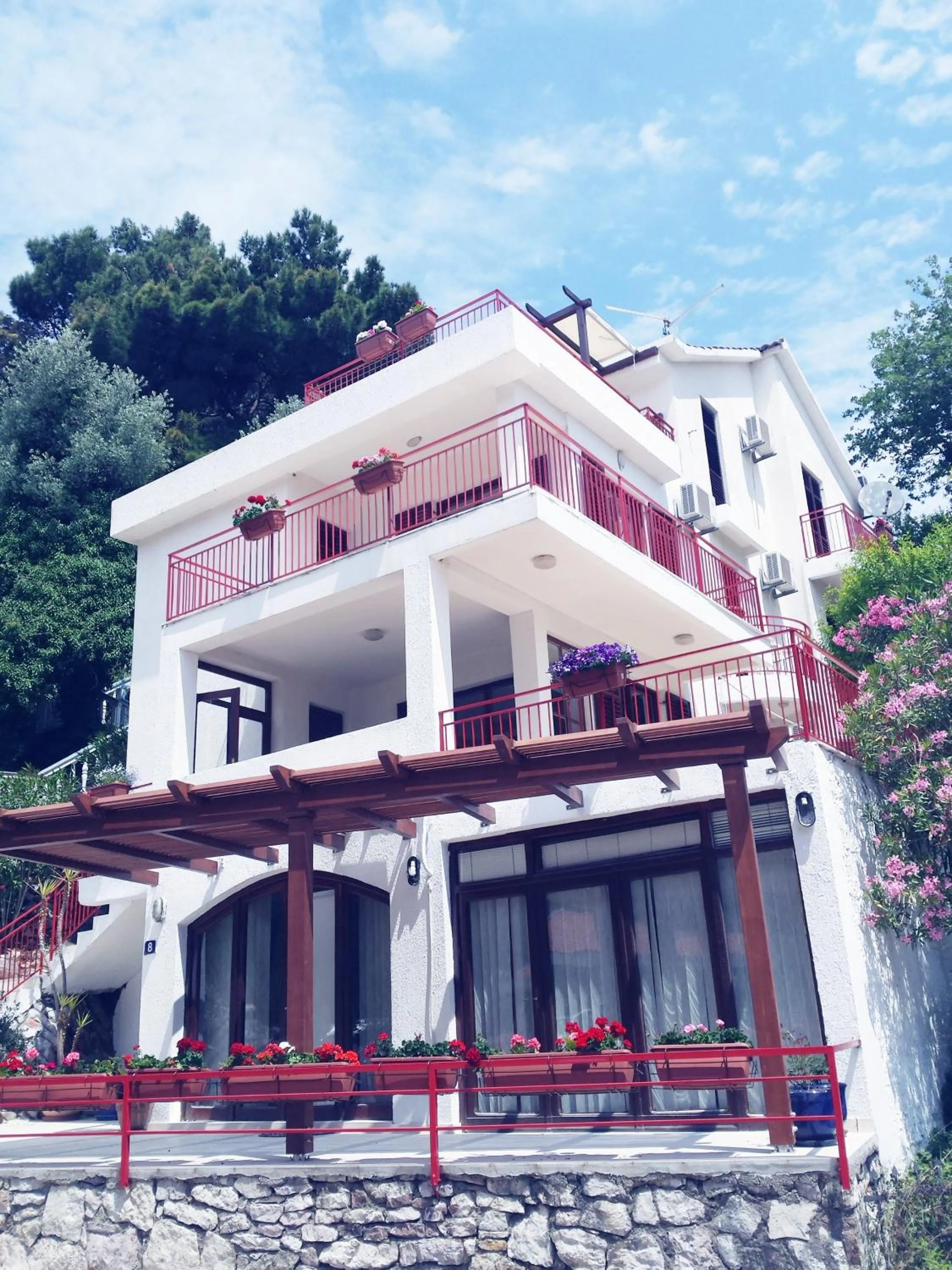 Apartments Almaja Villa