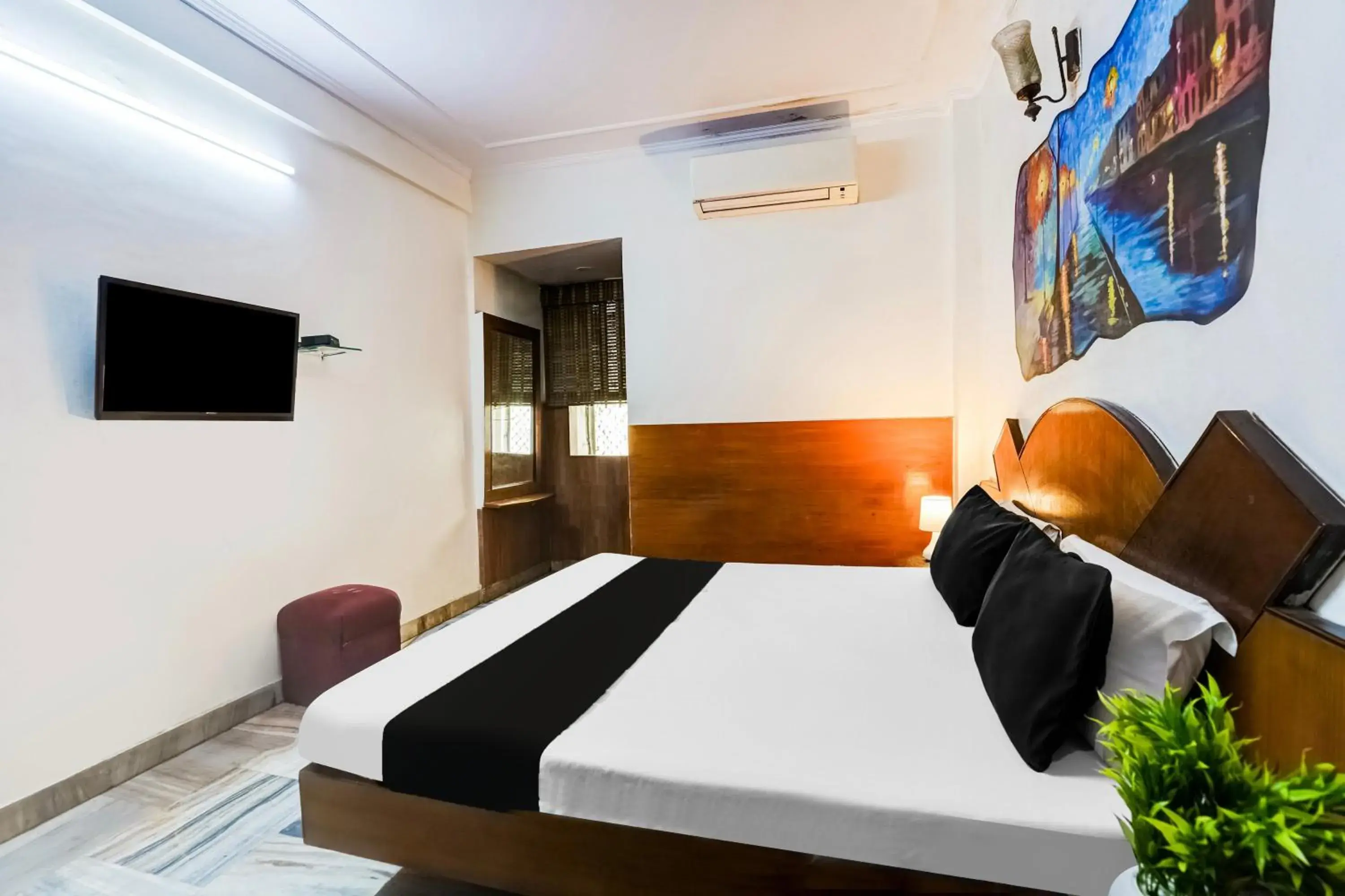 Bedroom, Bed in Super Hotel O Paharganj Near Railway Station Formerly Chand Palace Bedroom, Bed in Super Hotel O Paharganj Near Railway Station Formerly Chand Palace