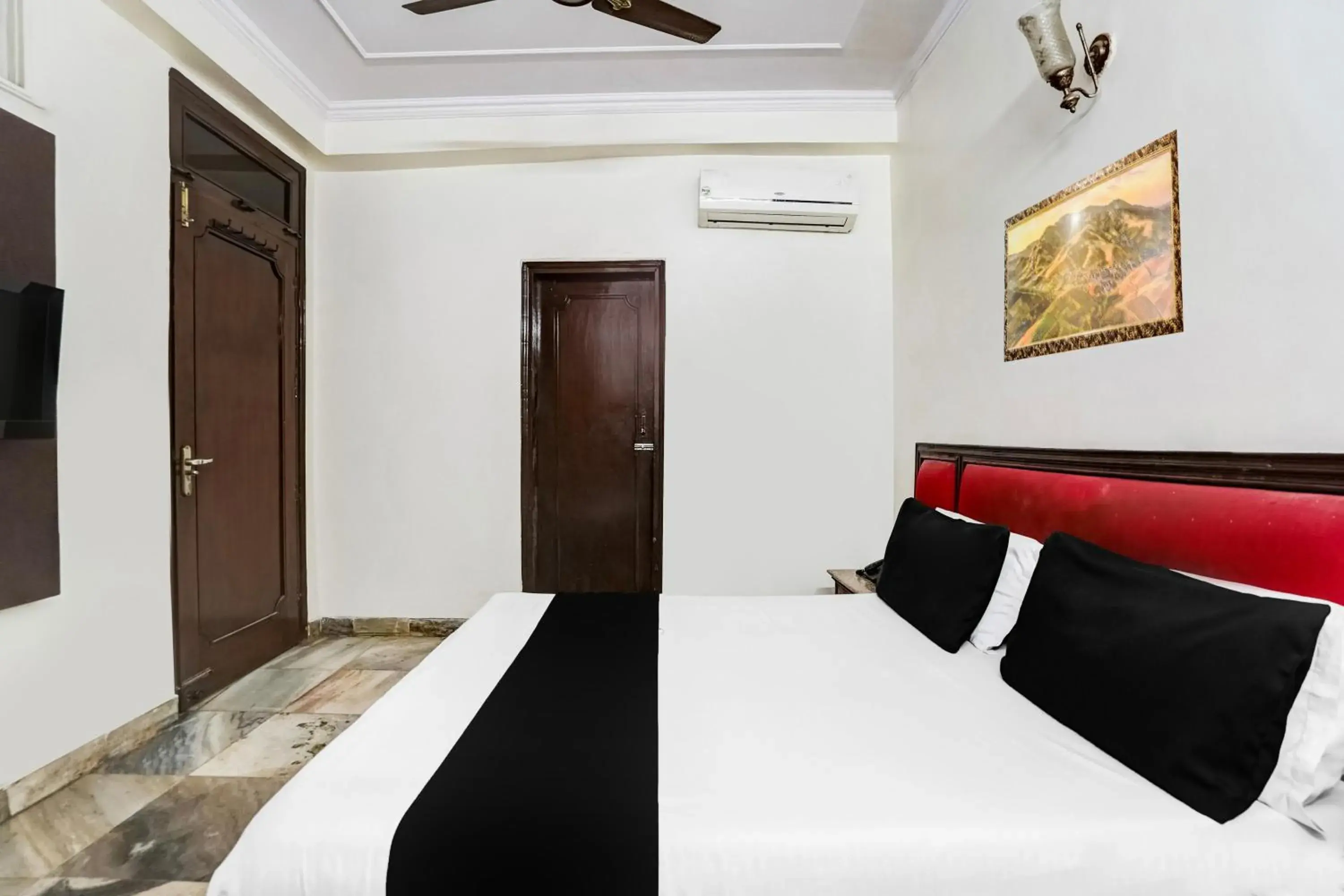 Bedroom, Bed in Super Hotel O Paharganj Near Railway Station Formerly Chand Palace Bedroom, Bed in Super Hotel O Paharganj Near Railway Station Formerly Chand Palace