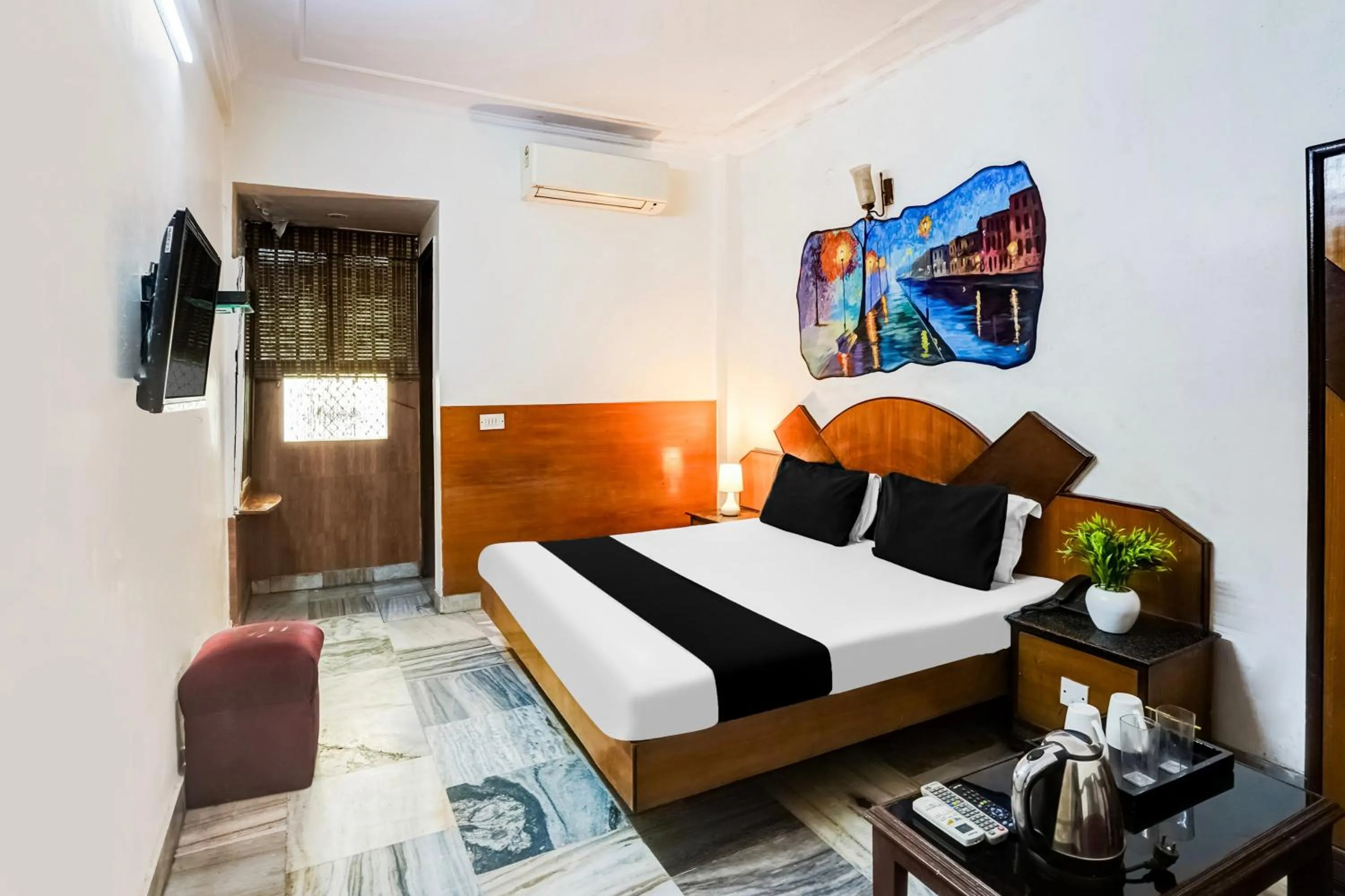 Bedroom, Bed in Super Hotel O Paharganj Near Railway Station Formerly Chand Palace