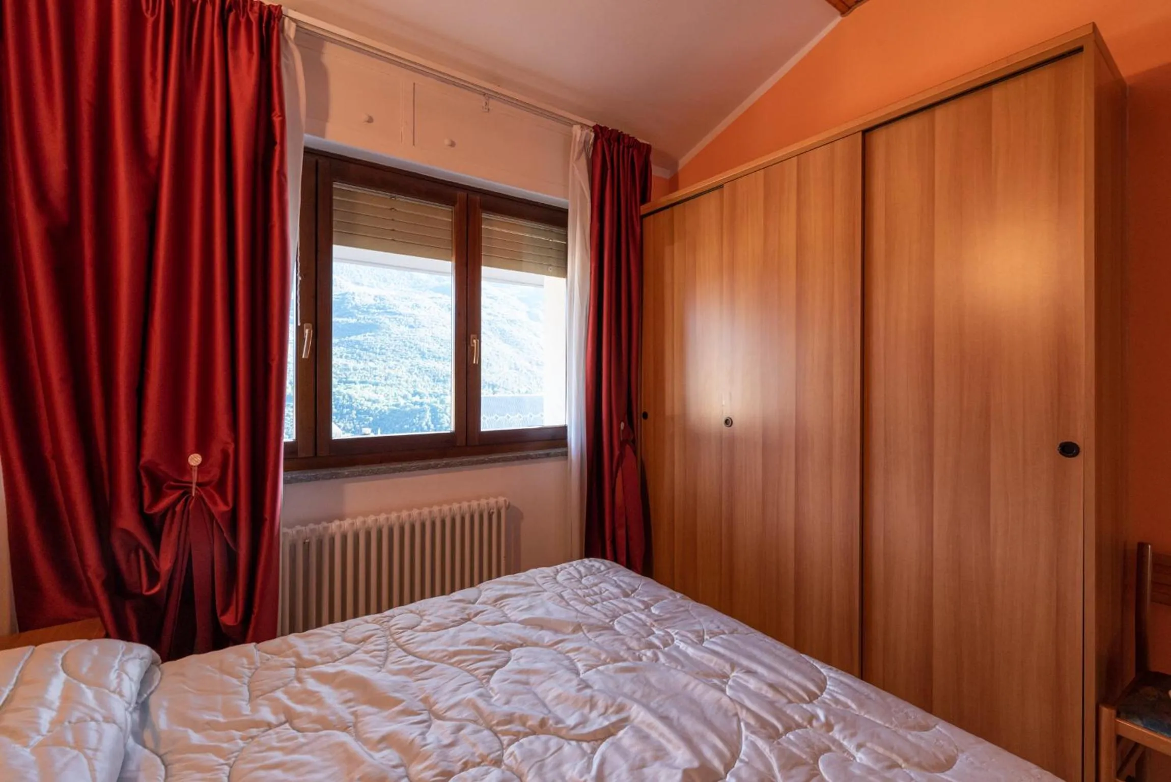 Photo of the whole room, Bed in Residence Saint-Vincent