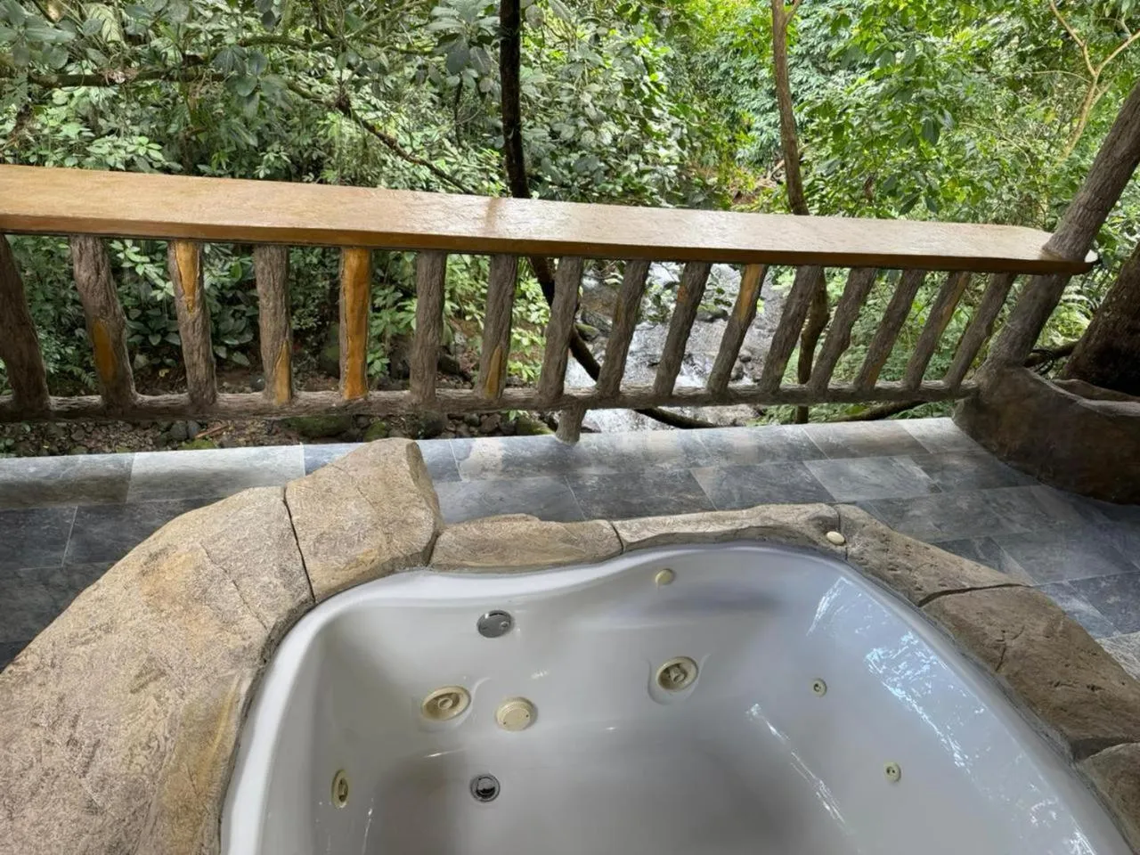 Hot Tub in Orquideas Boutique Hotel