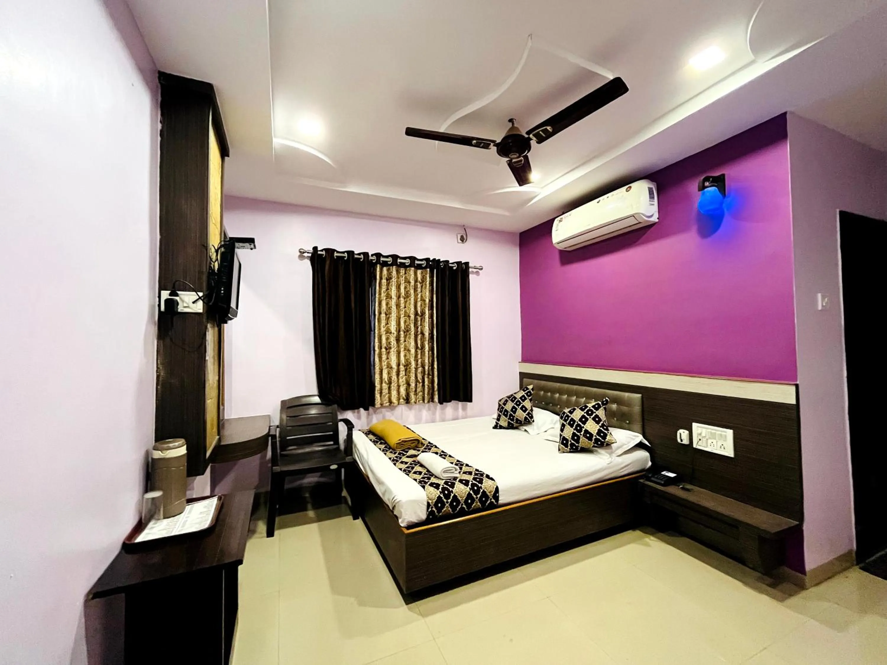 Photo of the whole room, Bed in Sai Balaji Residency