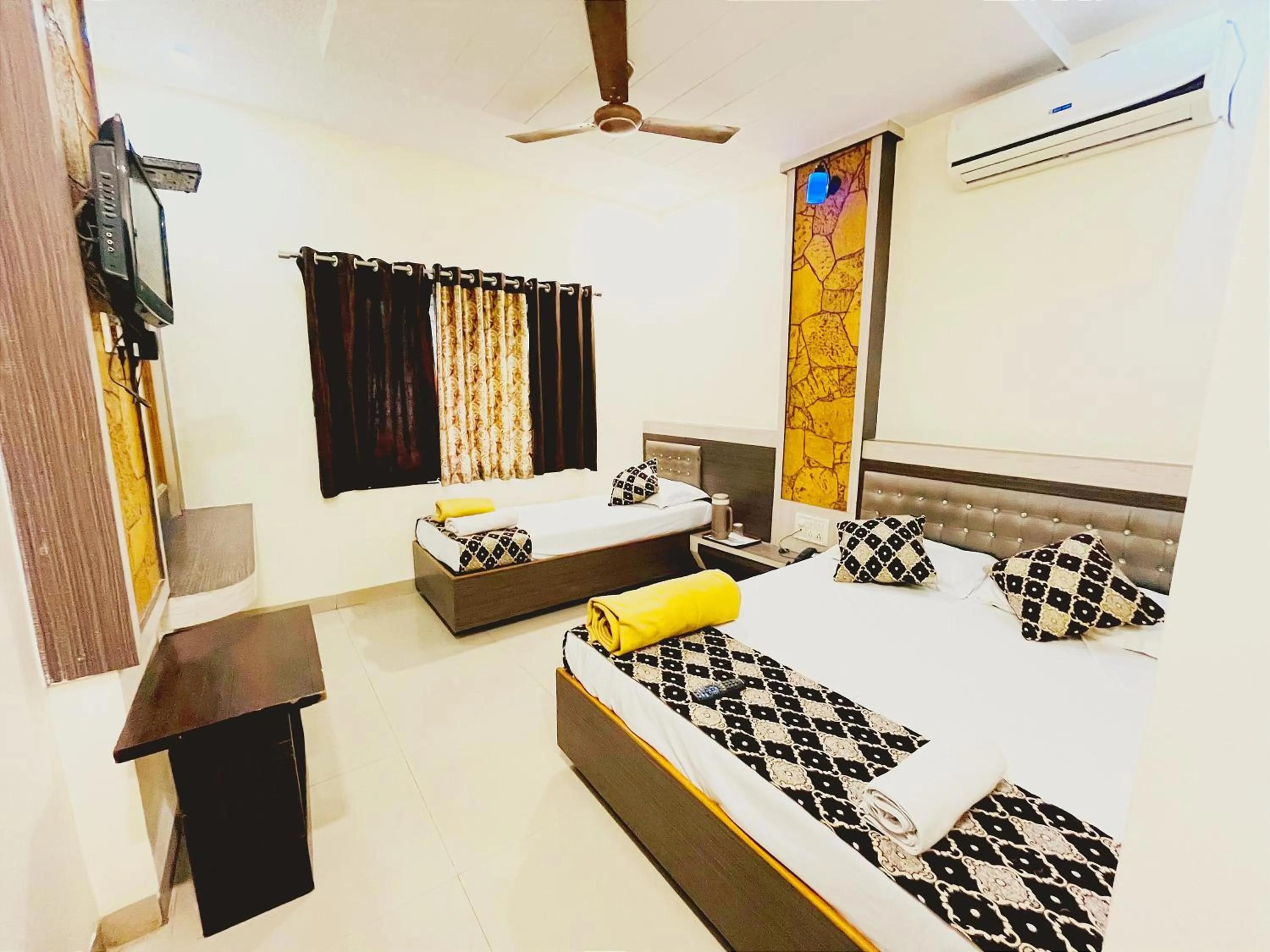 Bed in Sai Balaji Residency