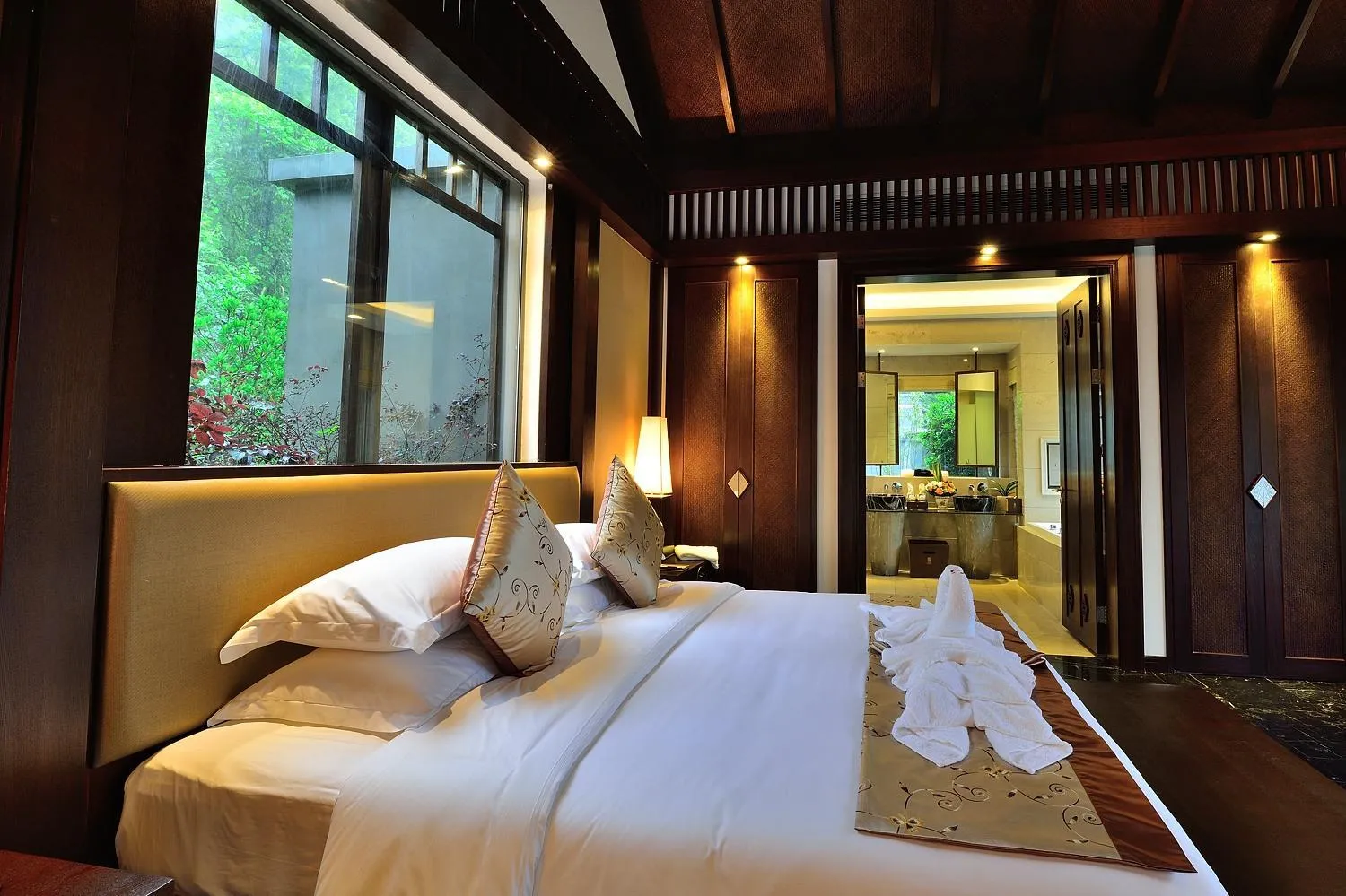 Bedroom, Bed in Harmona Resort & Spa Zhangjiajie