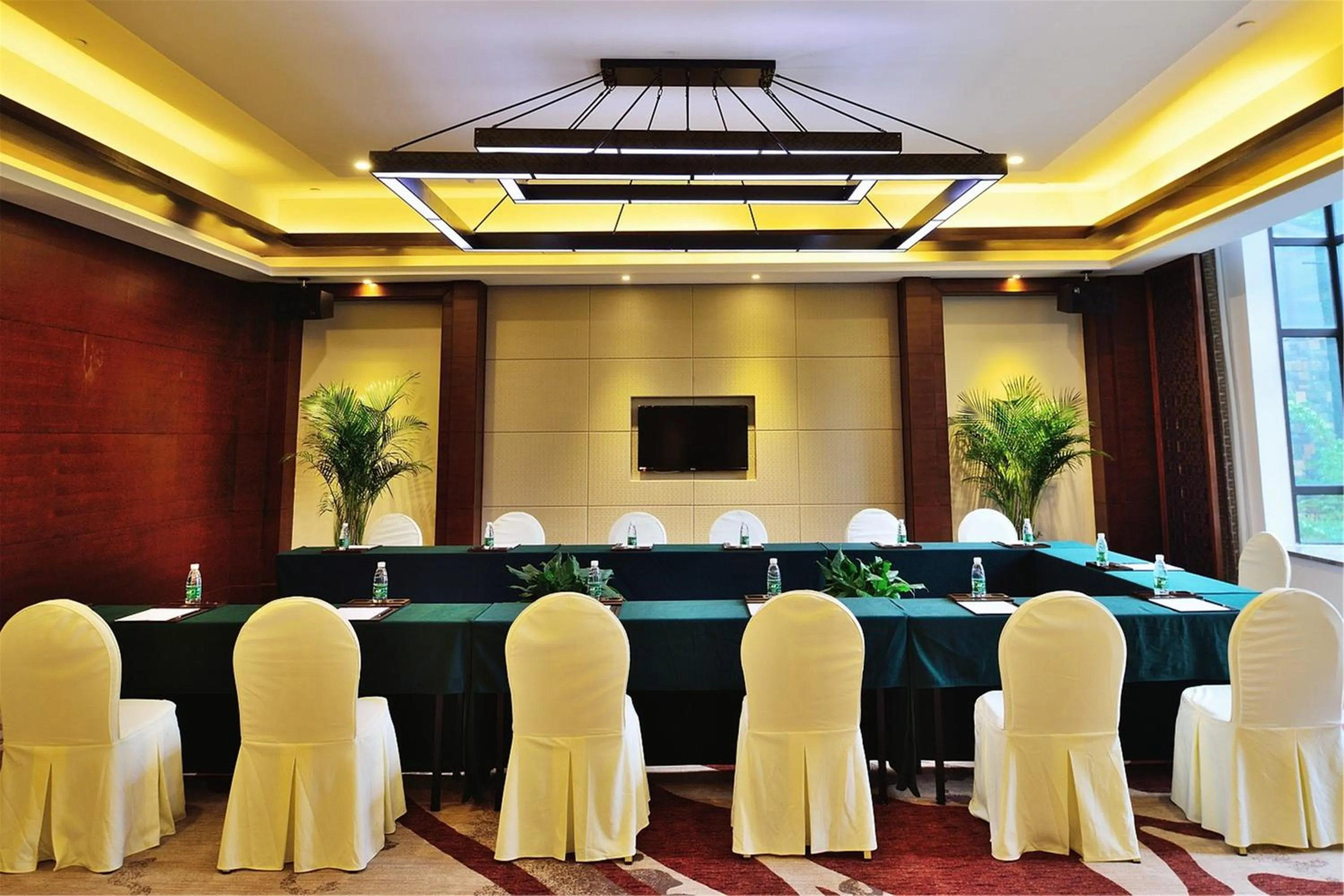 Business facilities in Harmona Resort & Spa Zhangjiajie