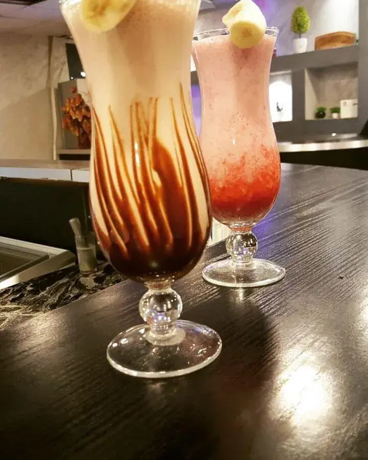 Restaurant/places to eat in Seven Days Hotel Restaurant/places to eat in Seven Days Hotel