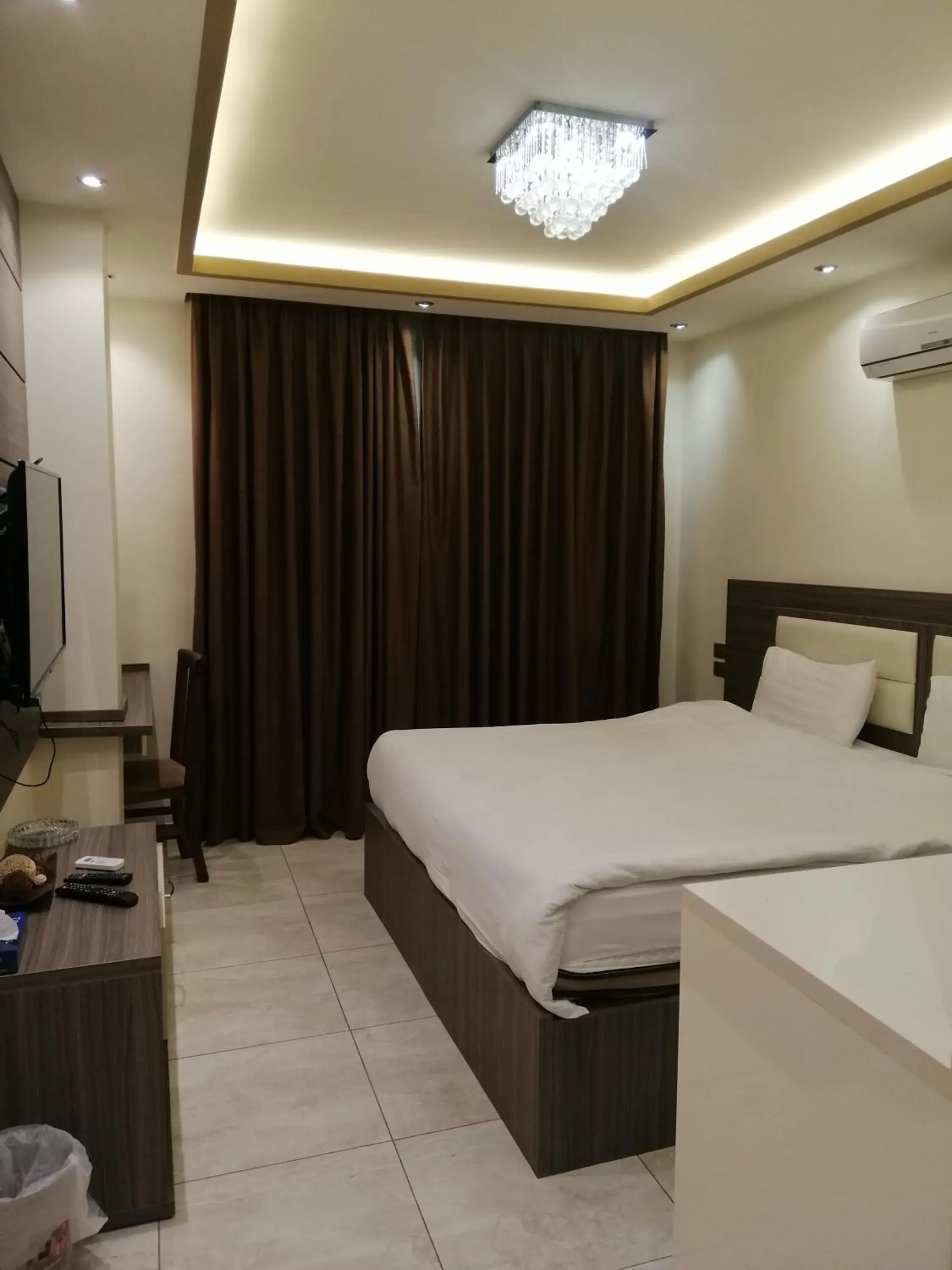 Bed in Seven Days Hotel Bed in Seven Days Hotel