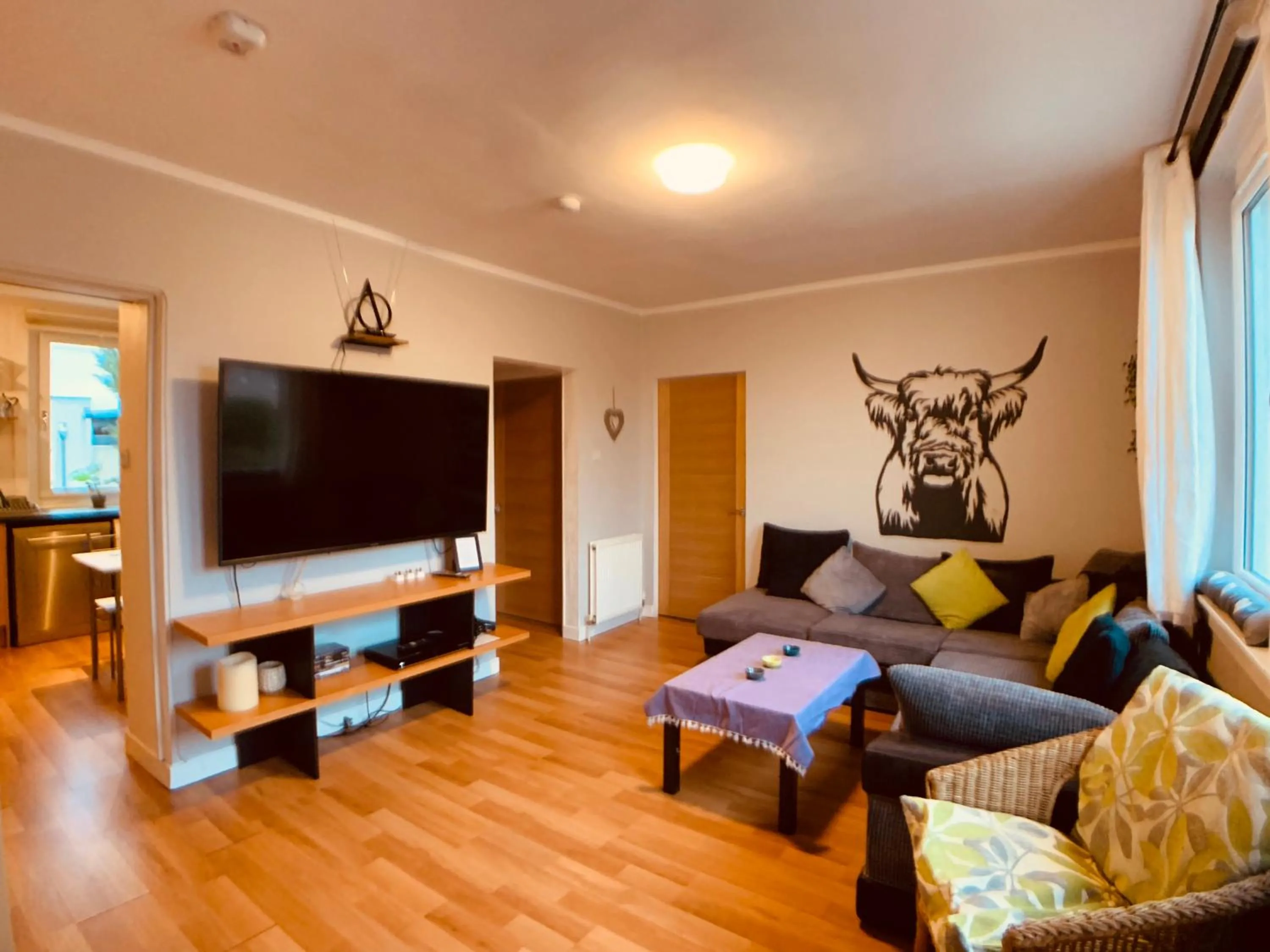 Maria- Bright and Modern City Center Apartment .