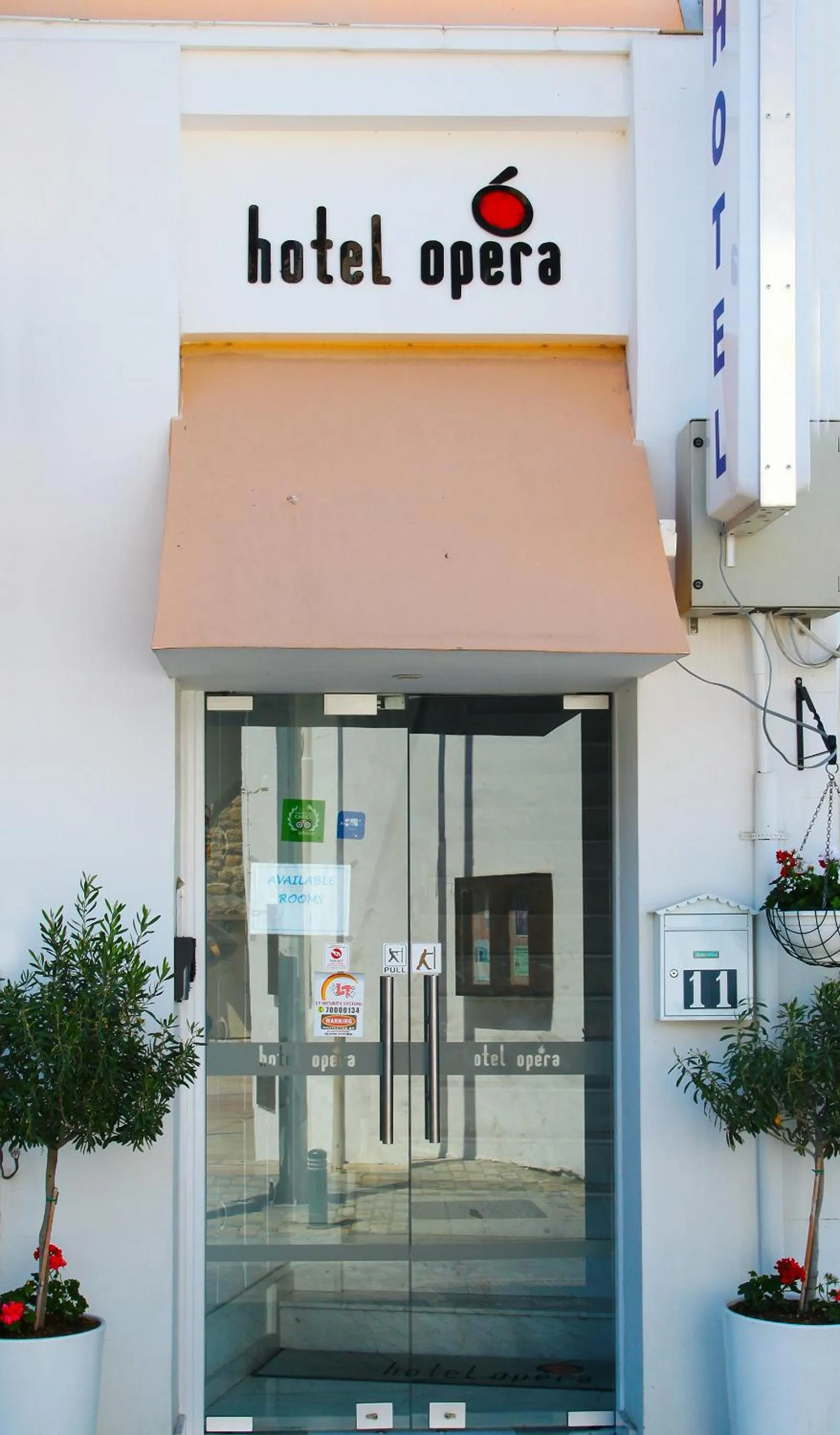 Facade/entrance in Hotel Opera